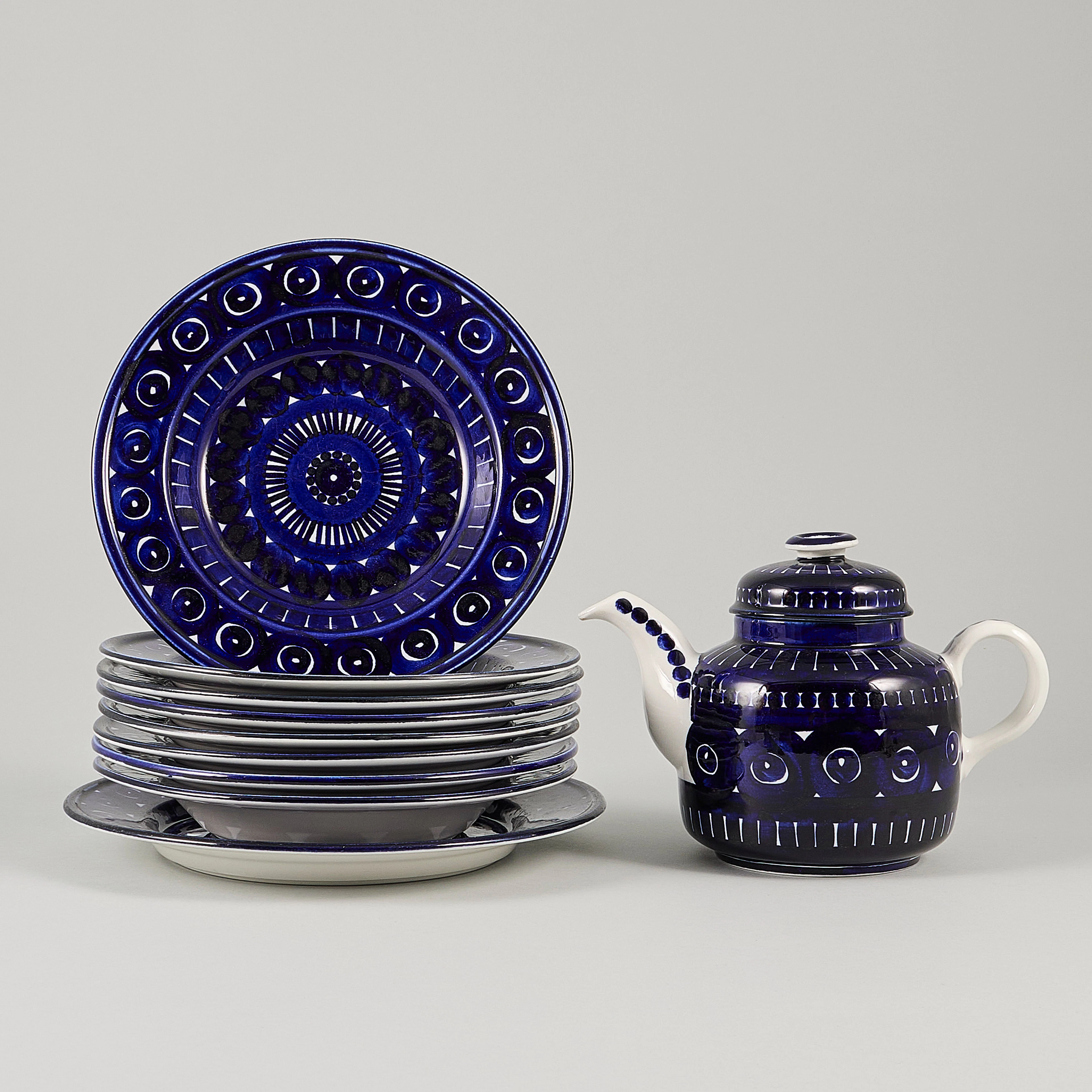 ULLA PROCOPÉ (1921-1968). Tallrikar 8+1 st + kanna, Valencia, Arabia