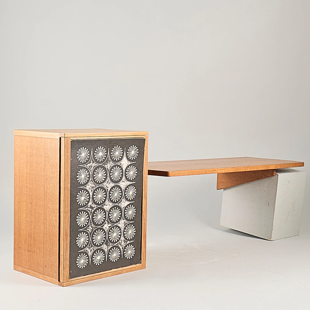 HANS-AGNE JAKOBSSON. VÄGGHYLLA + skåp, Teak, 1960-tal.