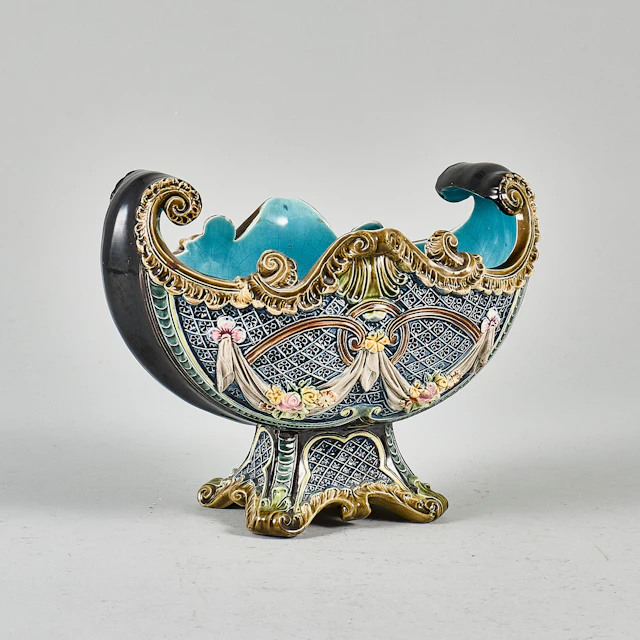 JARDINIER, Majolica.