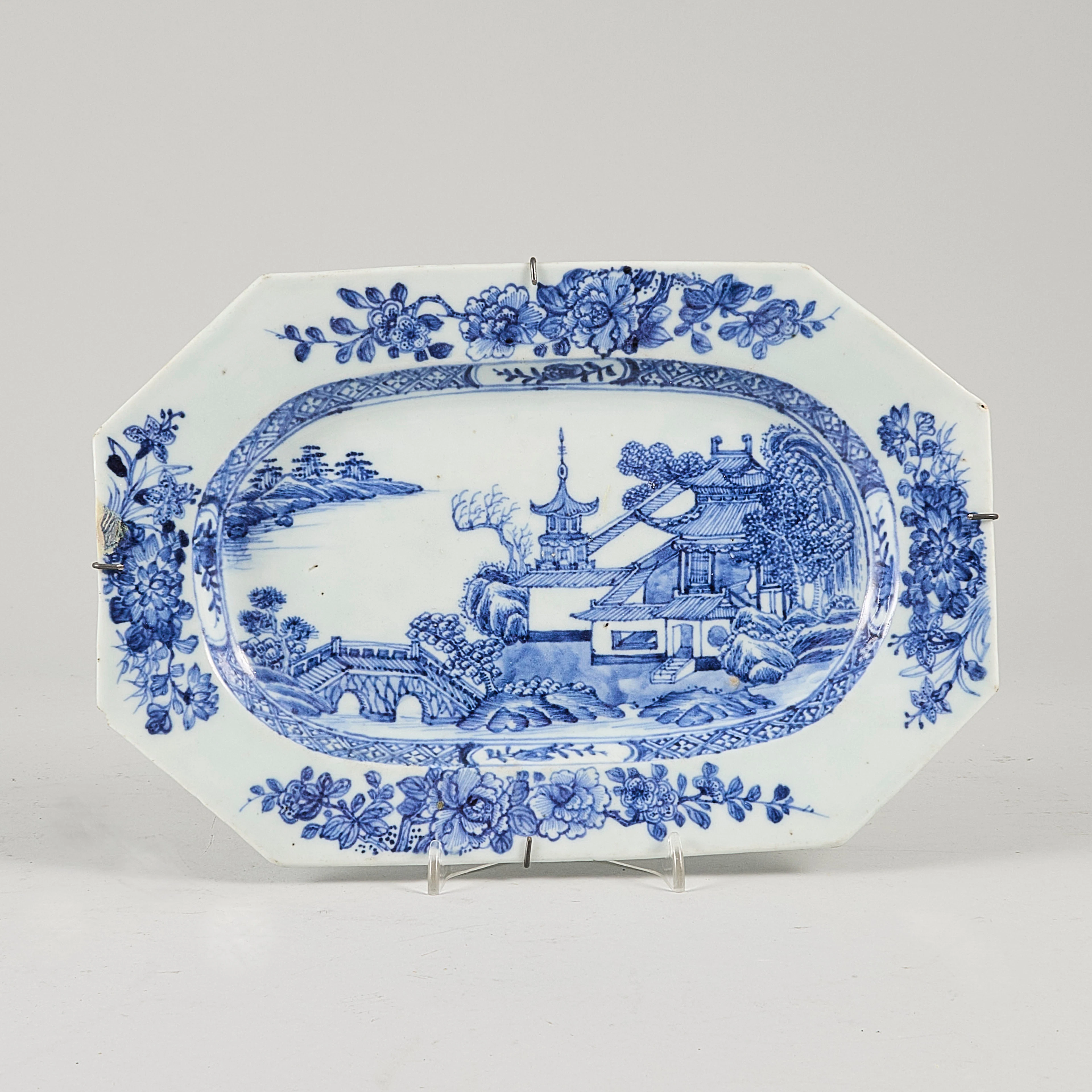 STEKFAT, Kina, Porslin omkring 1800.
