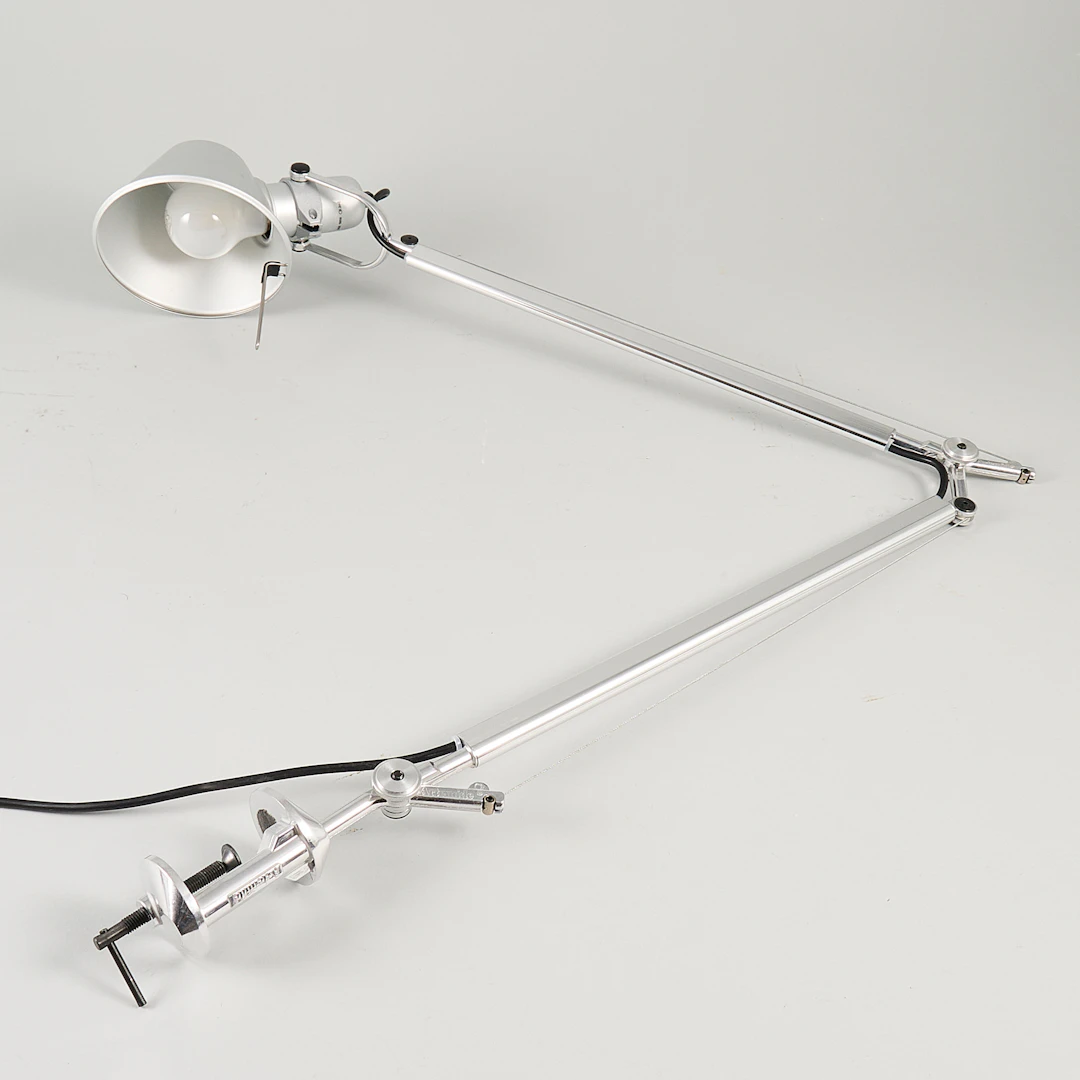 M. DE LUCCHI & G. FASSINA. Skrivbordslampa för Artemide, med bordsfäste