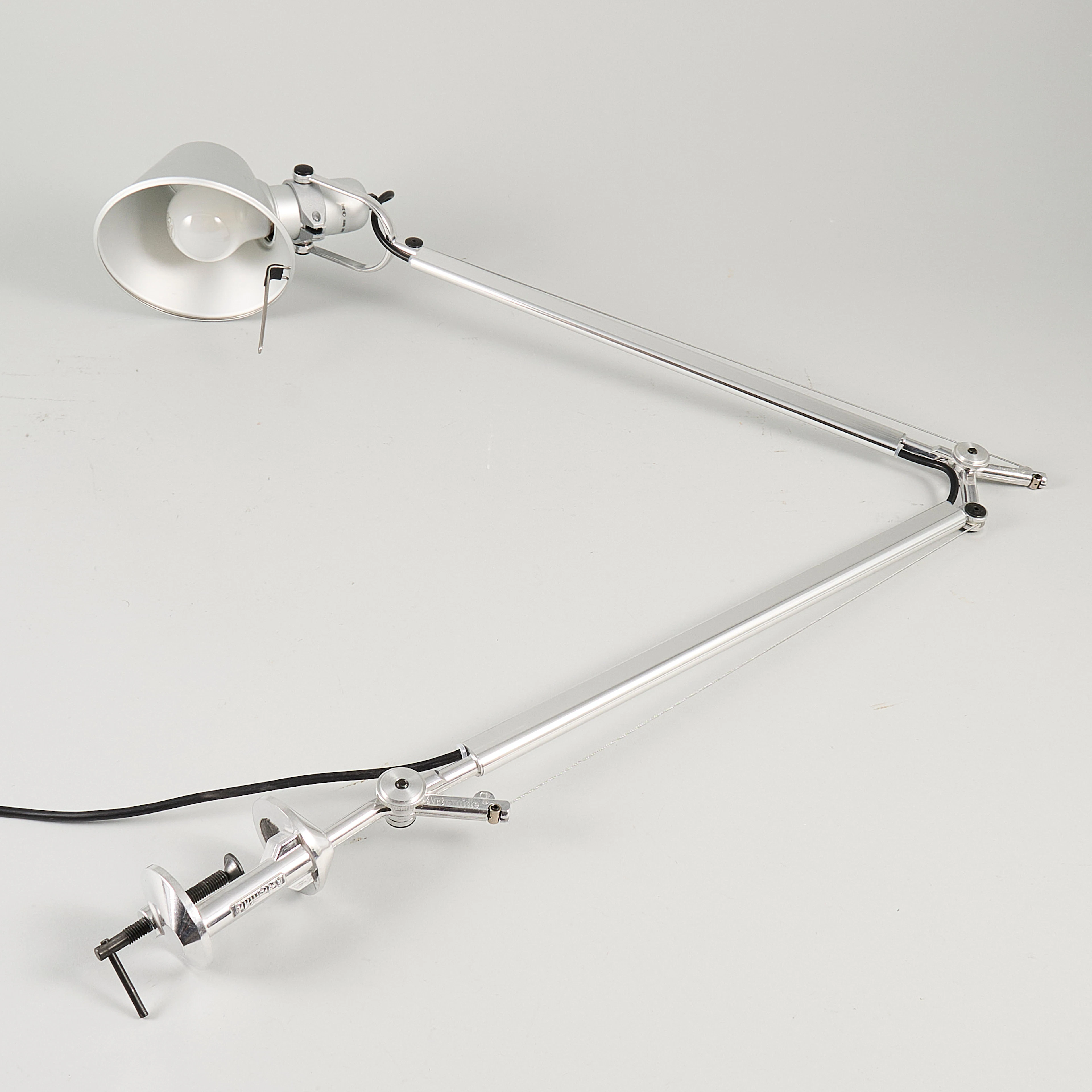 M. DE LUCCHI & G. FASSINA. Skrivbordslampa för Artemide, med bordsfäste