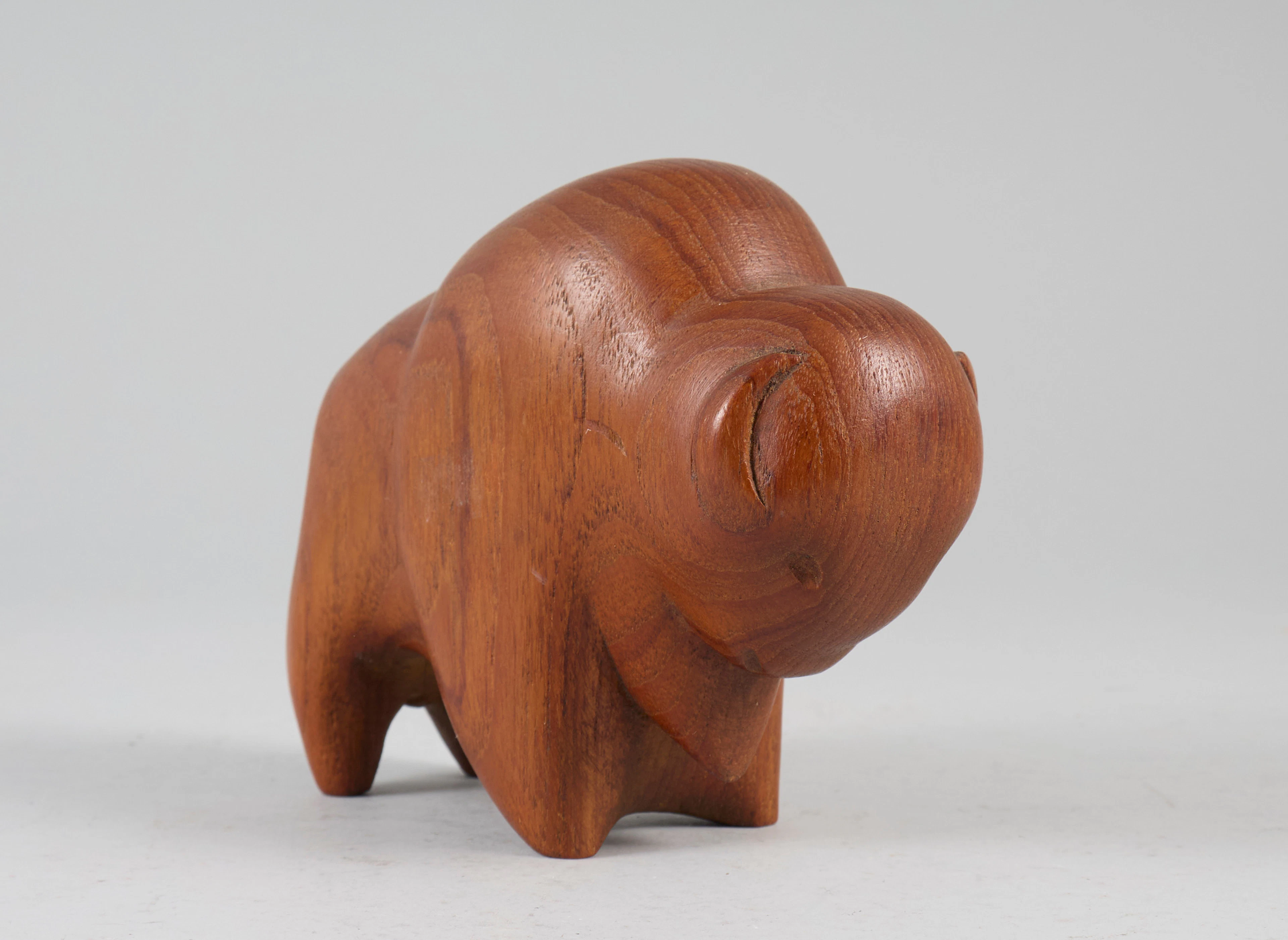 ALAN MIDDLETON. Skulptur, Bison, teak.