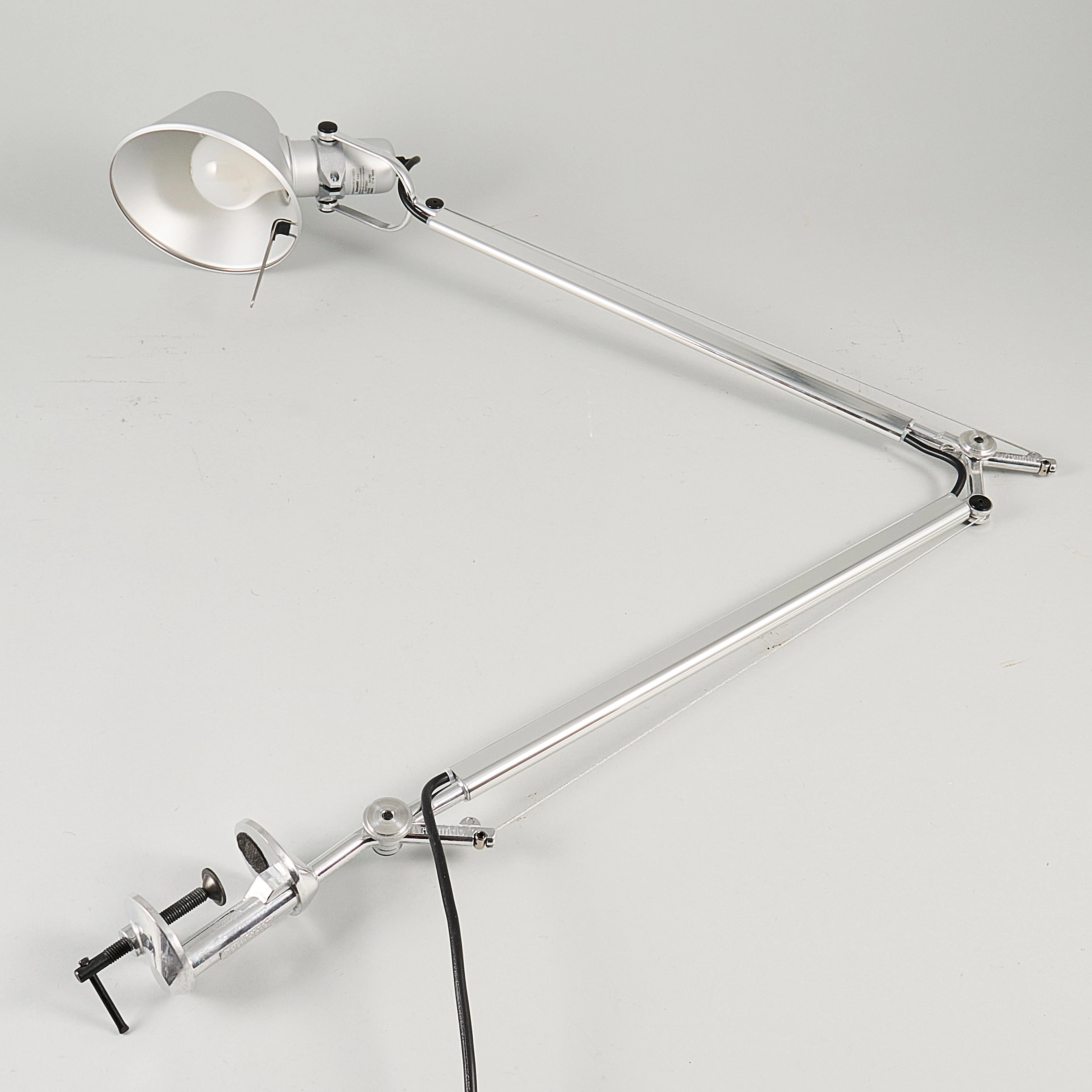 M. DE LUCCHI & G. FASSINA. Skrivbordslampa för Artemide, med bordsfäste
