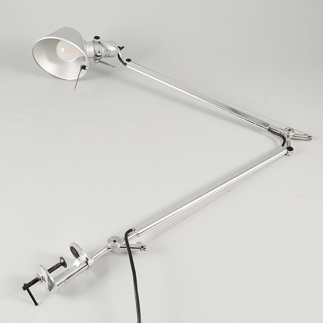 M. DE LUCCHI & G. FASSINA. Skrivbordslampa för Artemide, med bordsfäste