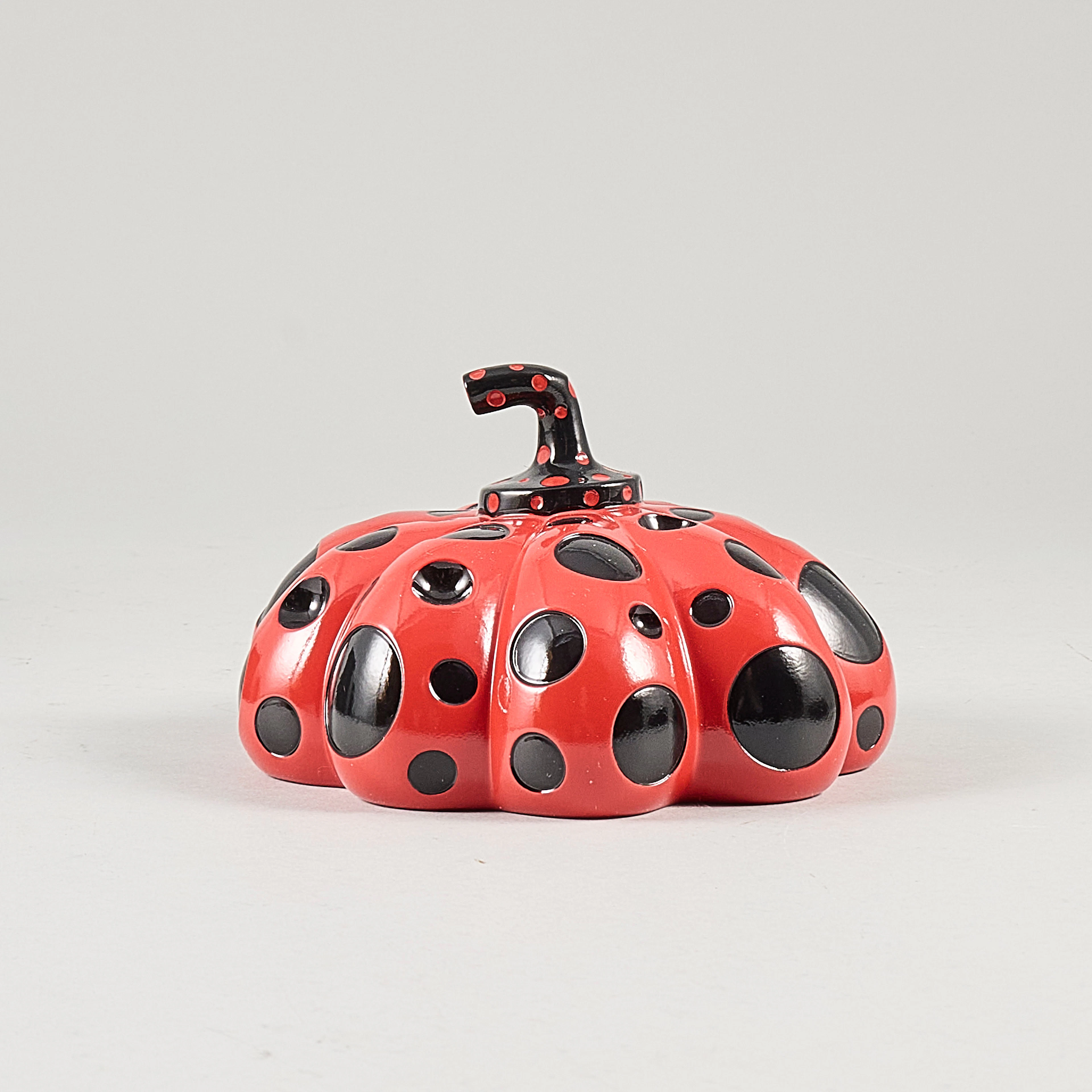 YAYOI KUSAMA. SKULPTUR, "Red Pumpkin, Naoshima".