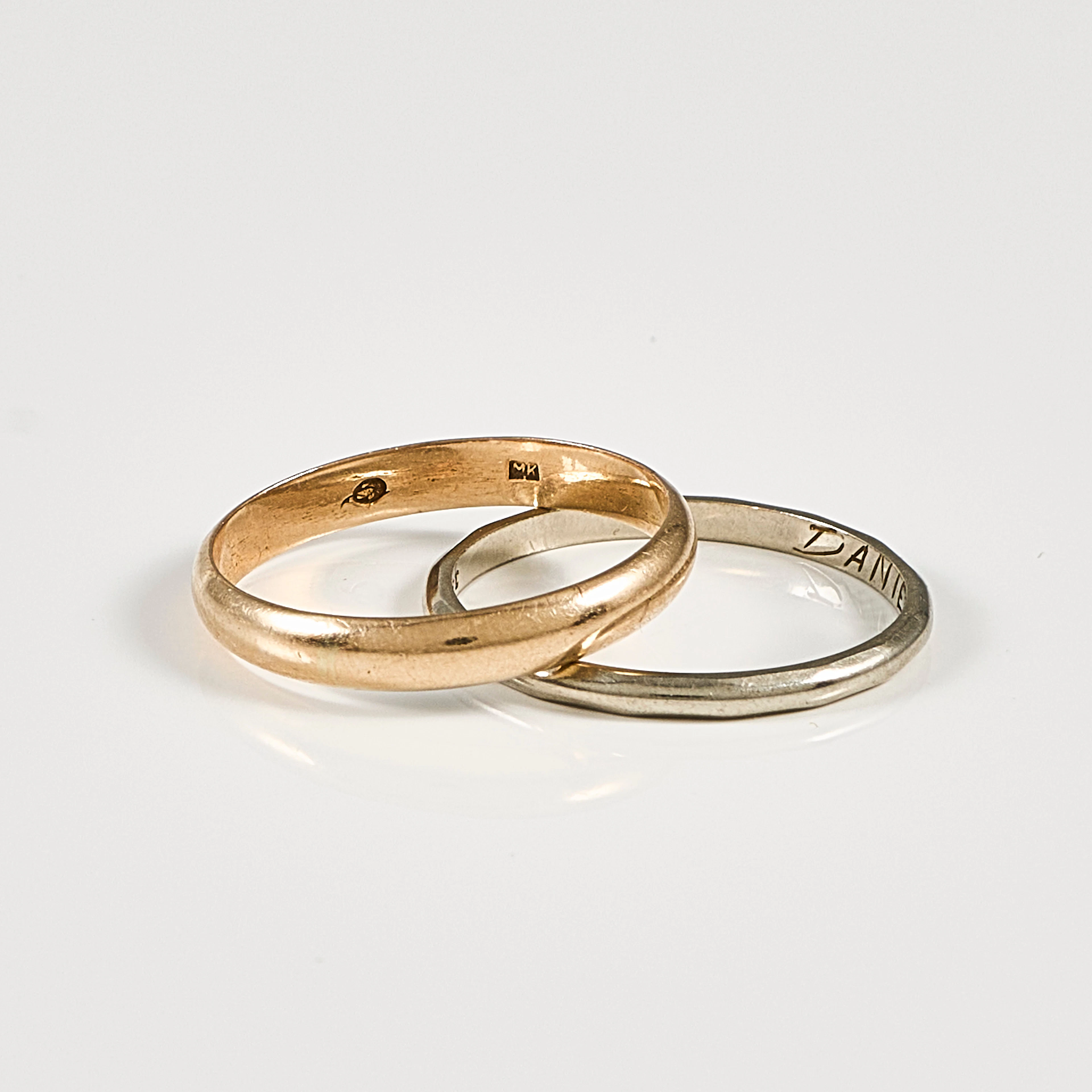 RINGAR 2 ST, 18 k, vikt 4,3 gr.