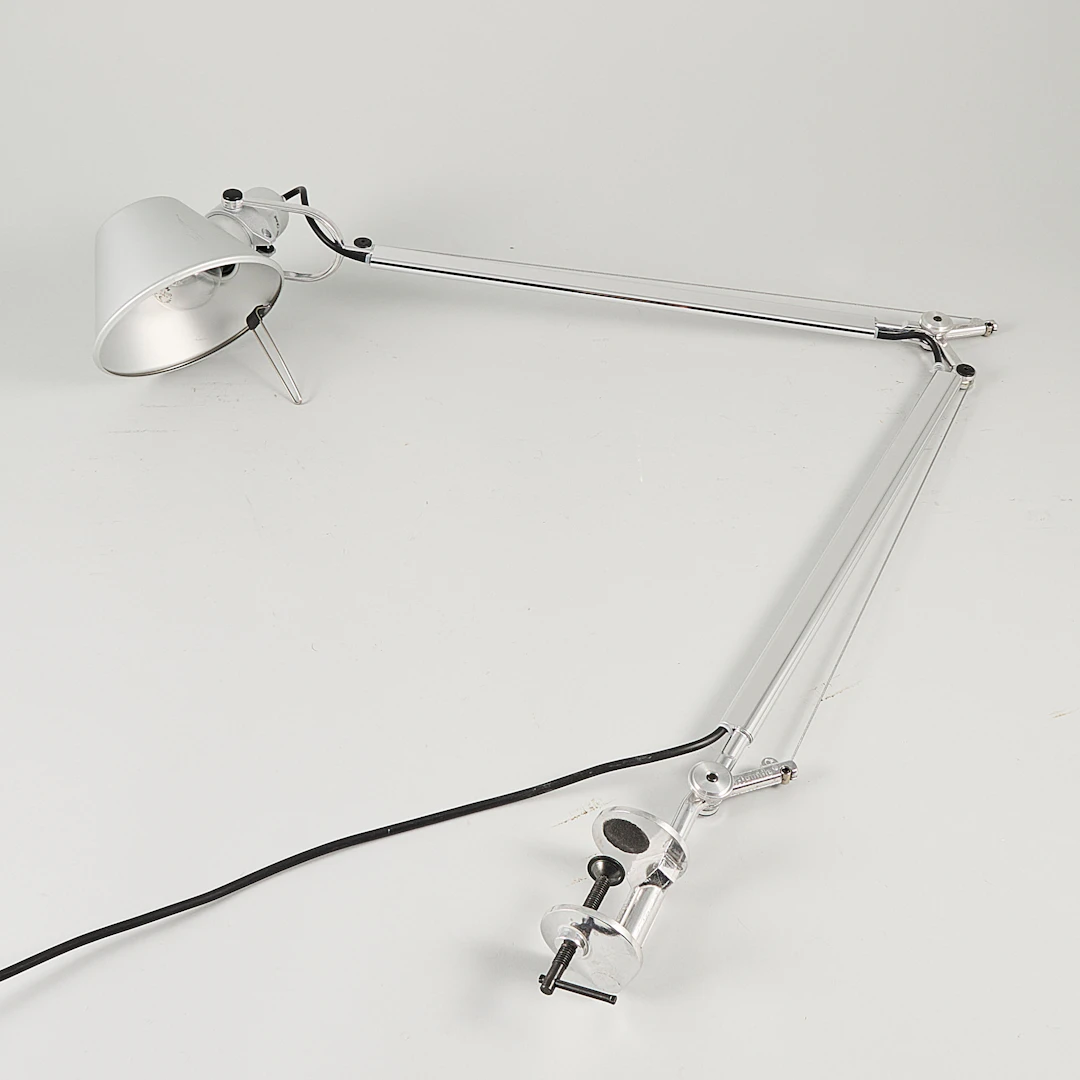 M. DE LUCCHI & G. FASSINA. Skrivbordslampa för Artemide, med bordsfäste