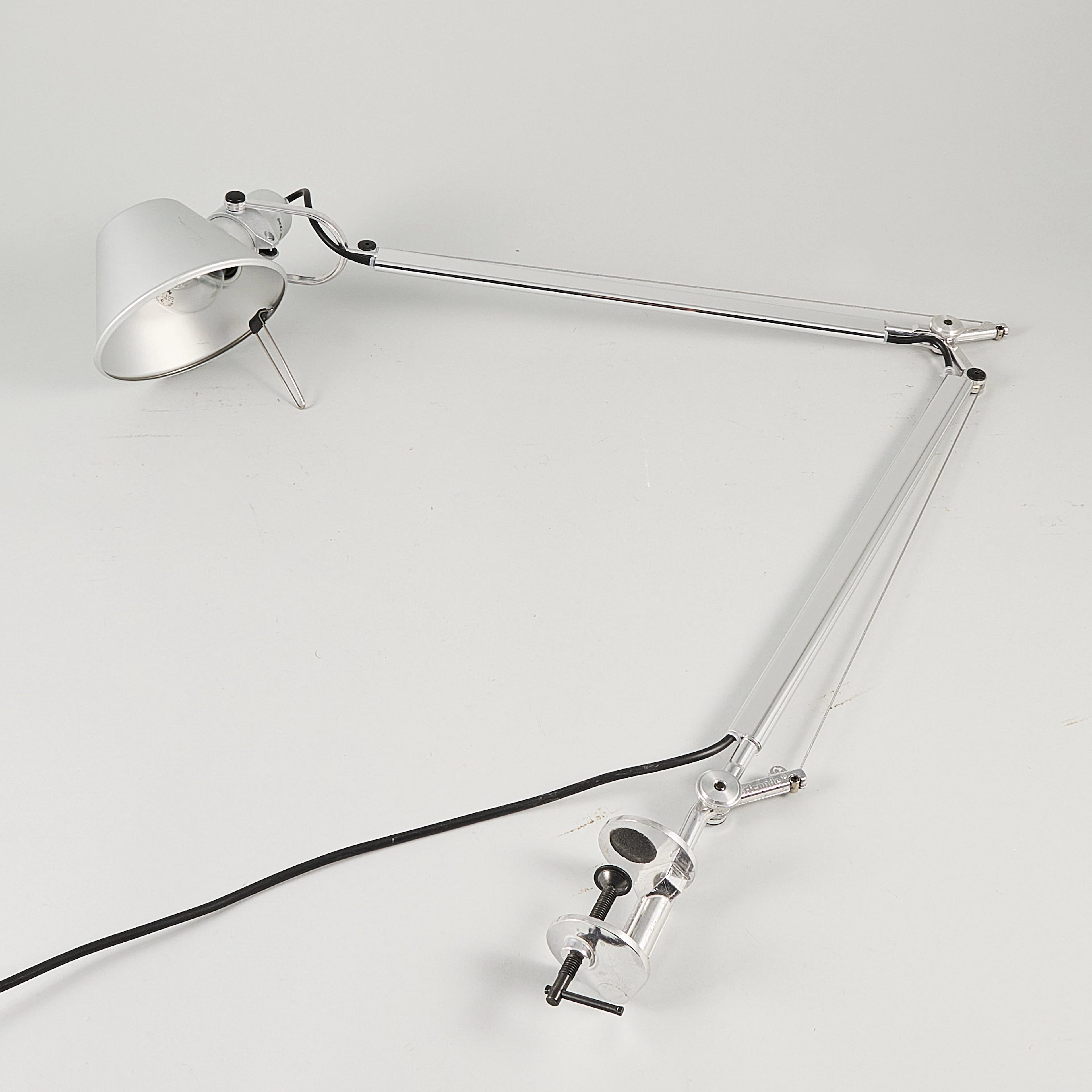 M. DE LUCCHI & G. FASSINA. Skrivbordslampa för Artemide, med bordsfäste