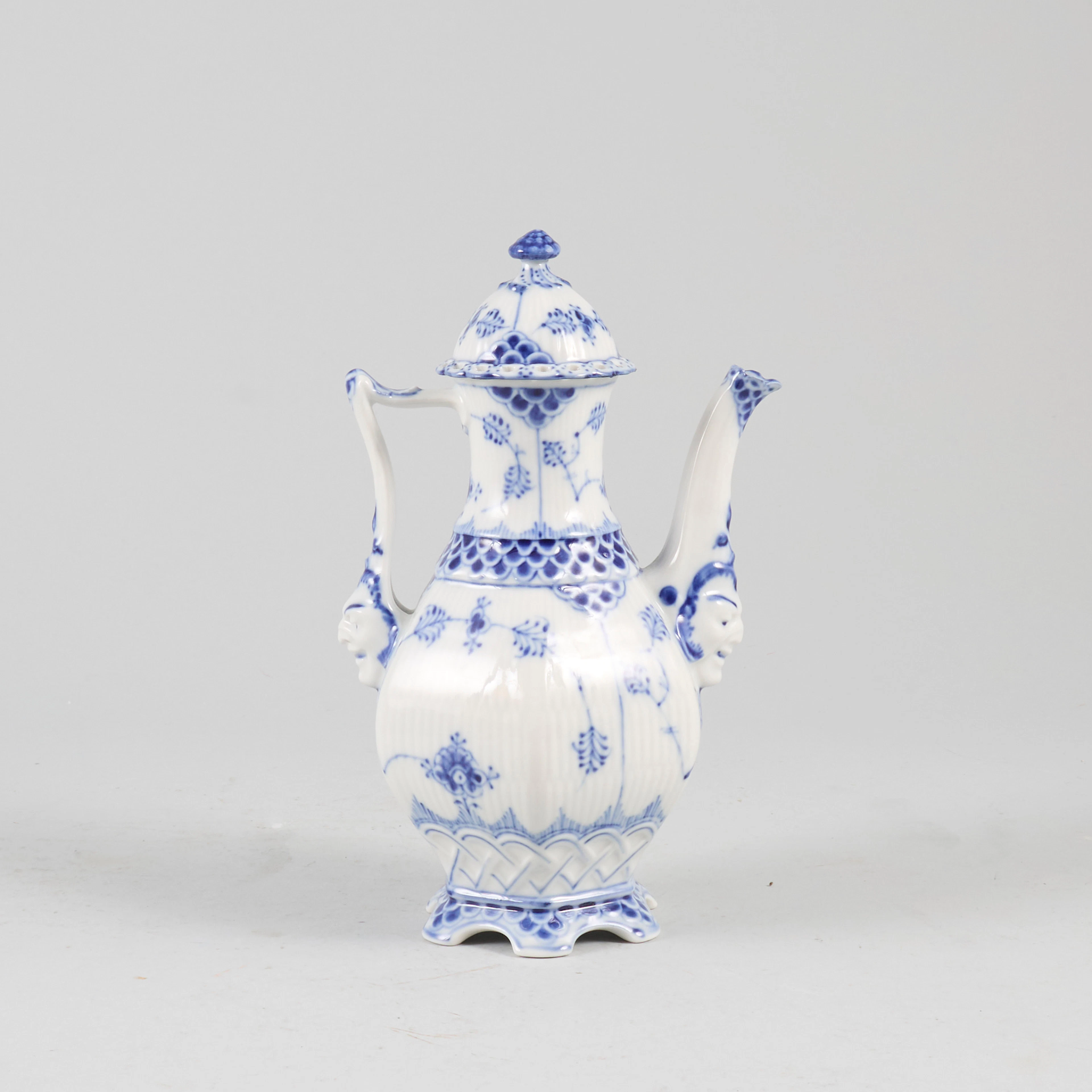 ROYAL COPENHAGEN. Mocakanna, "Musselmalet" helblond, Danmark.