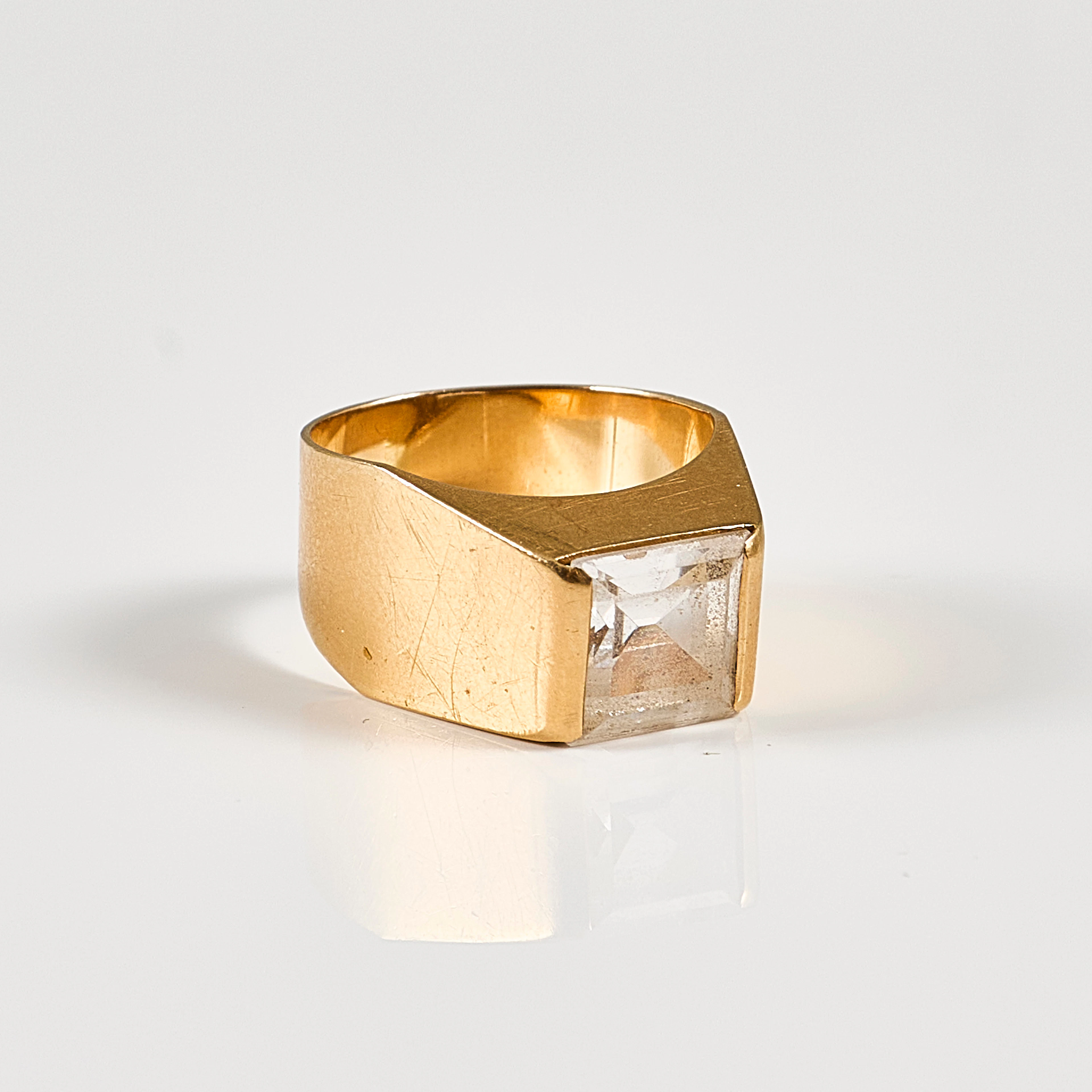 RING 18 K, vikt 4,35 gr brutto.