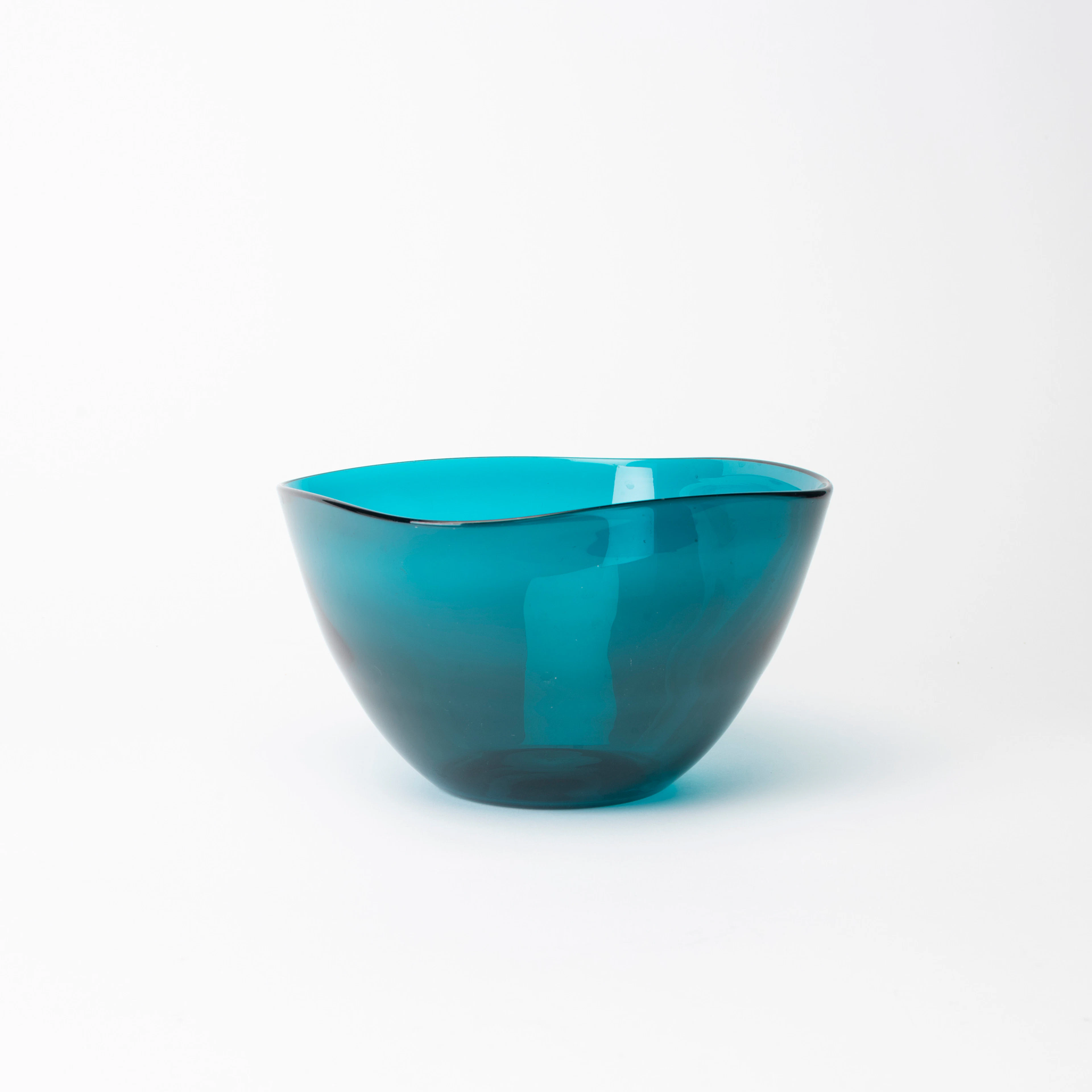 GUNNEL NYMAN. TILLSKRIVEN. Skål, gröntonat glas för Rihimäen Lasi