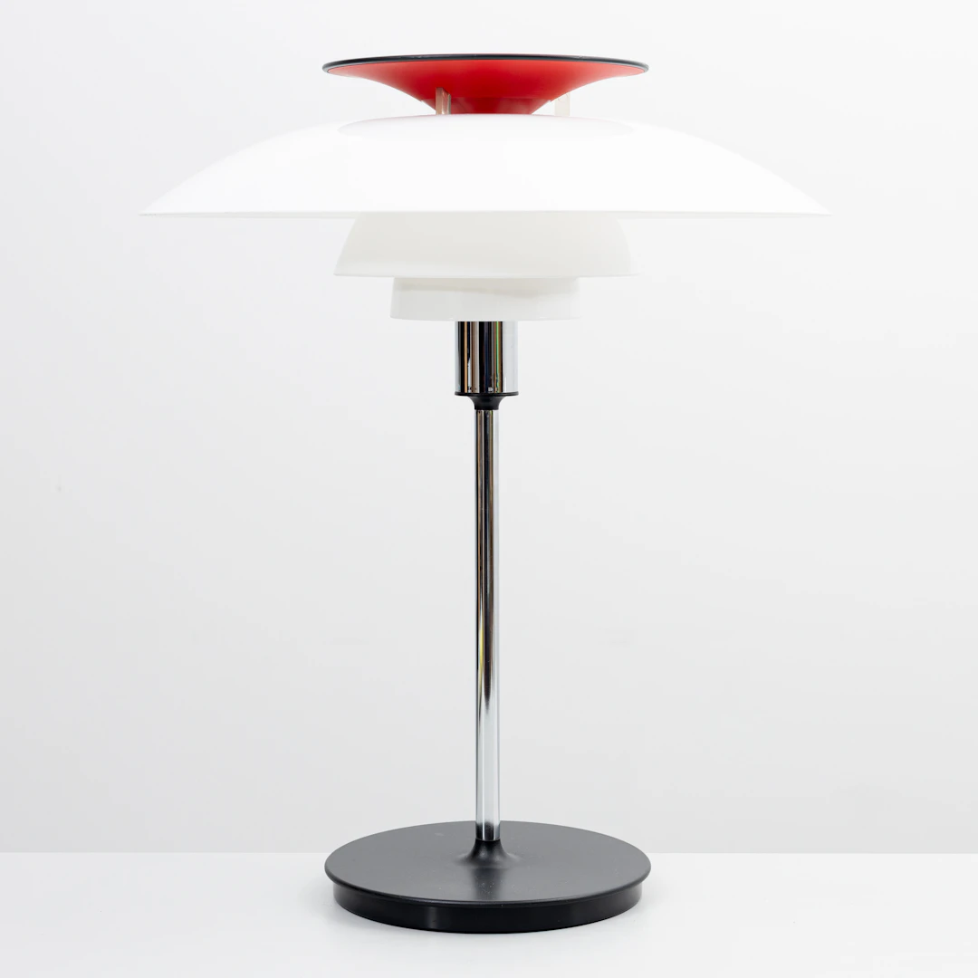 POUL HENNINGSEN. Bordslampa, aluminium och plast, PH-80, för Louis