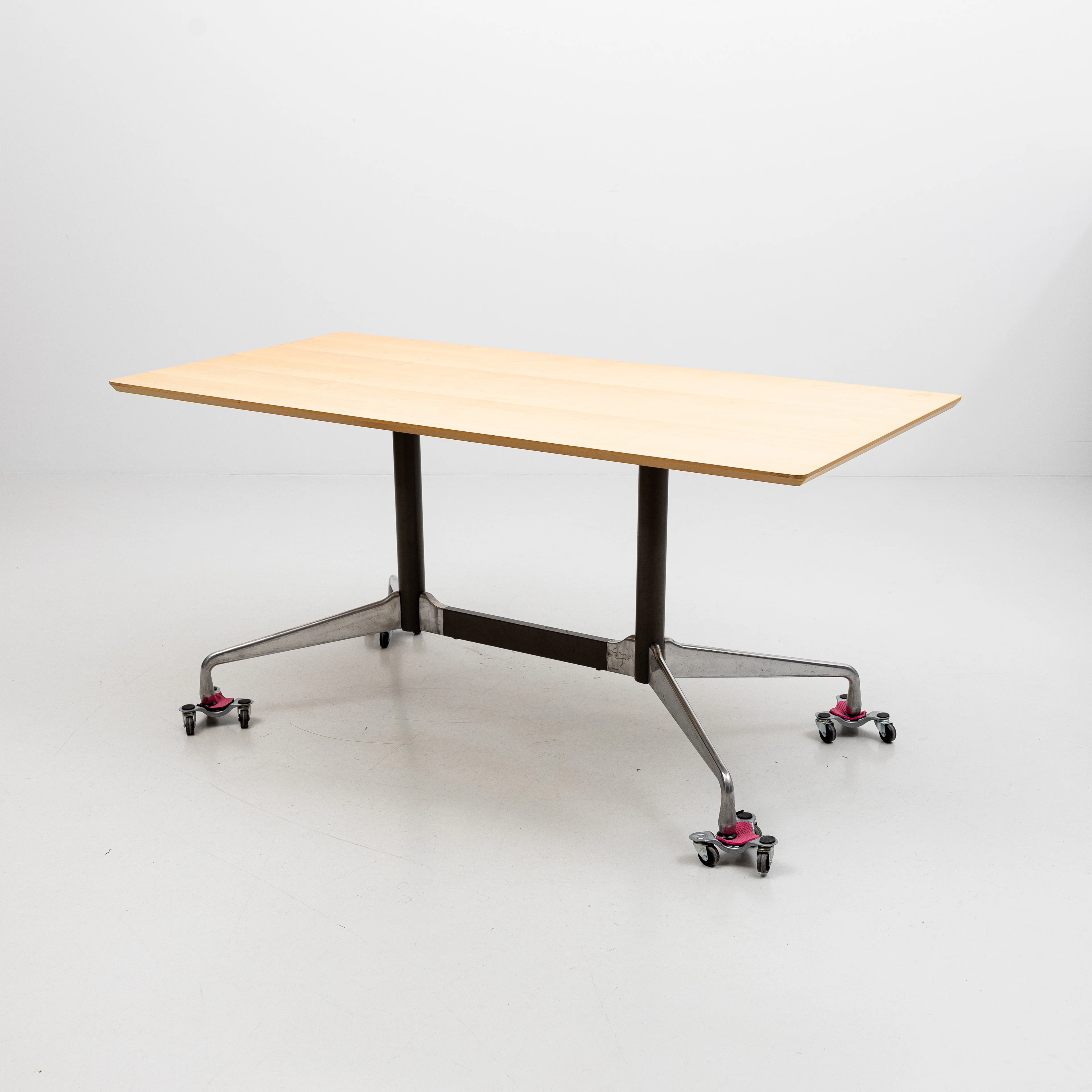 CHARLES & RAY EAMES. underrede "Eames Segmented Tables", 2000-tal.