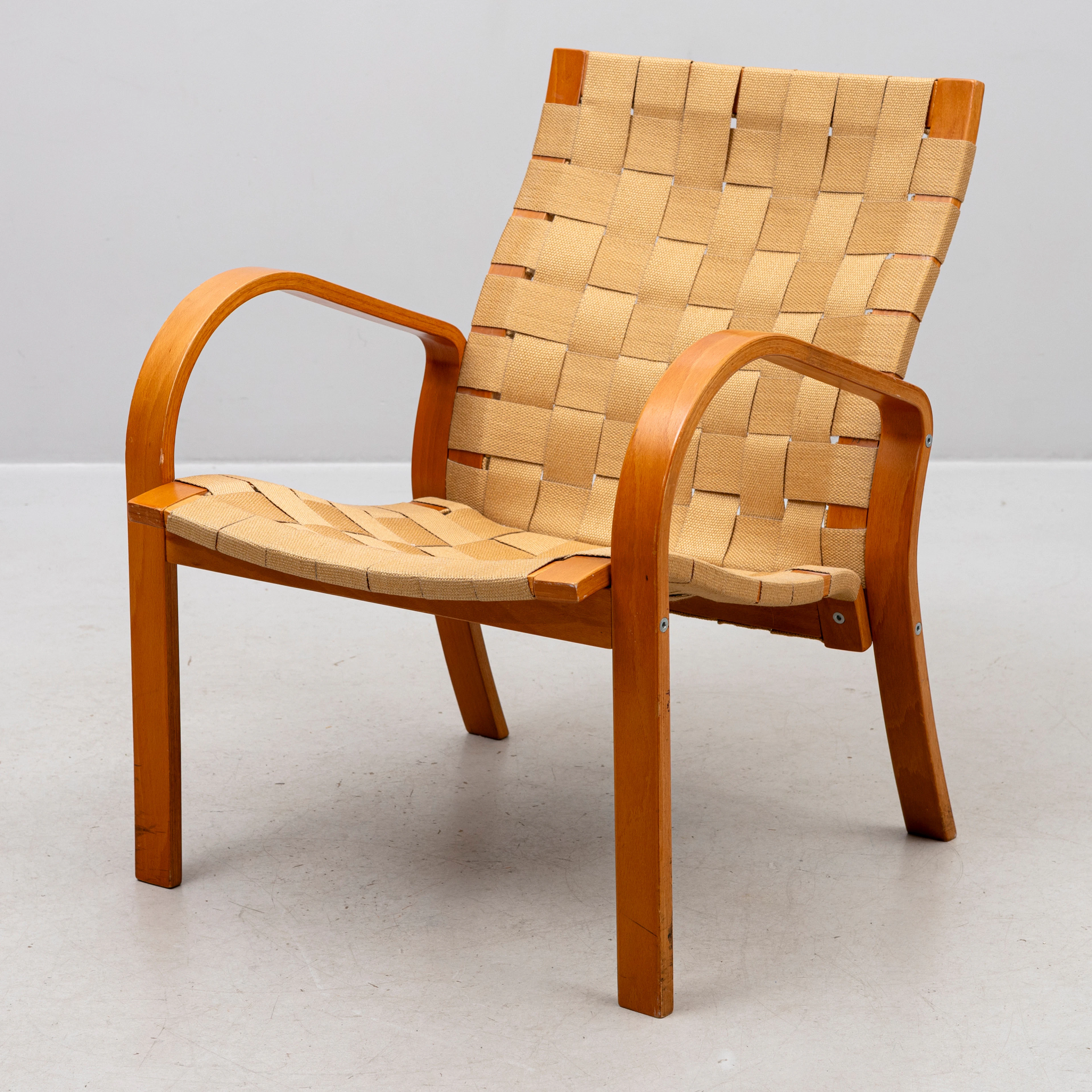 TORD BJÖRKLUND. Fåtölj, "Sunne", bok och juteväv, IKEA, 1990-tal.