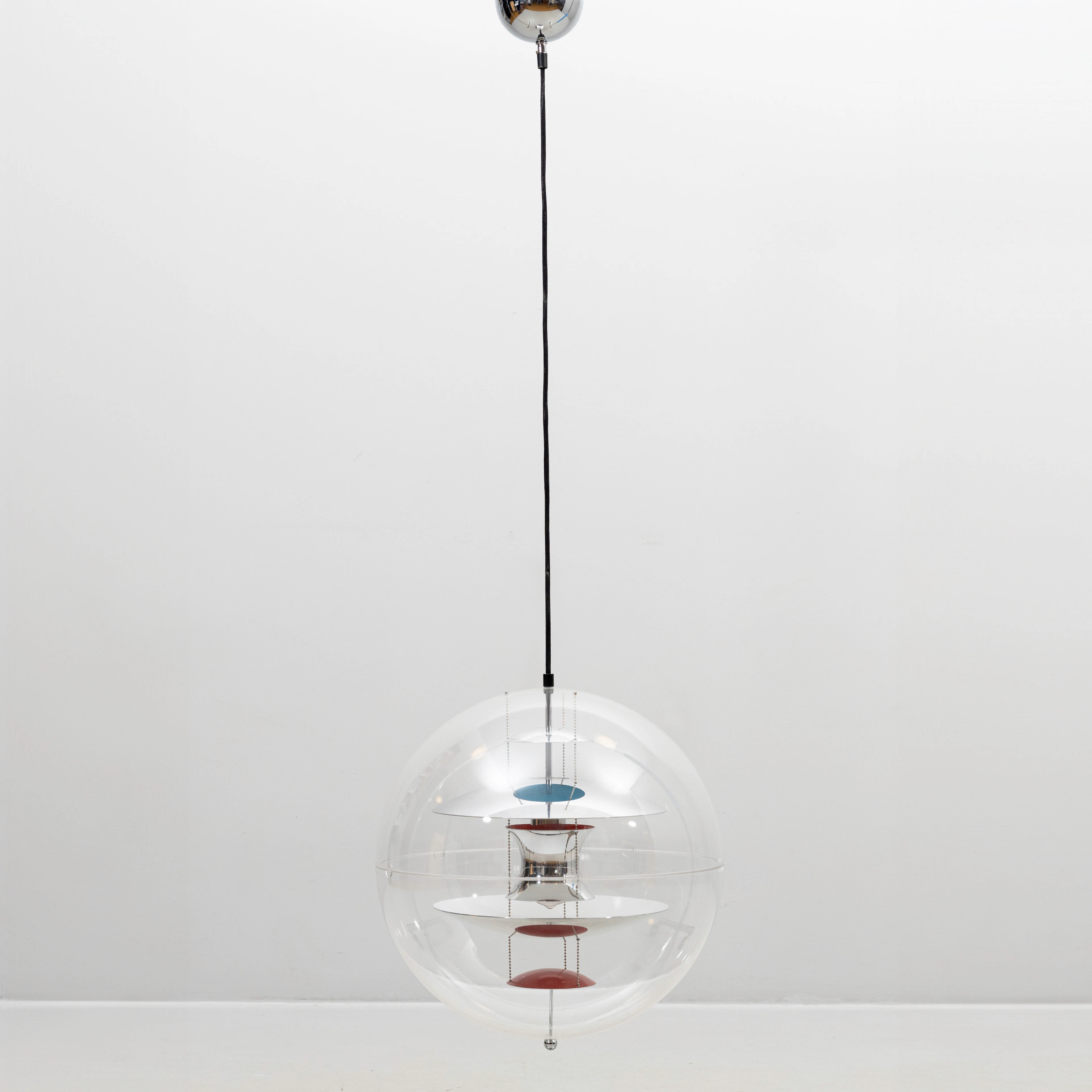 VERNER PANTON. Pendellampa, "VP Globe", akryl och aluminium, Verpan