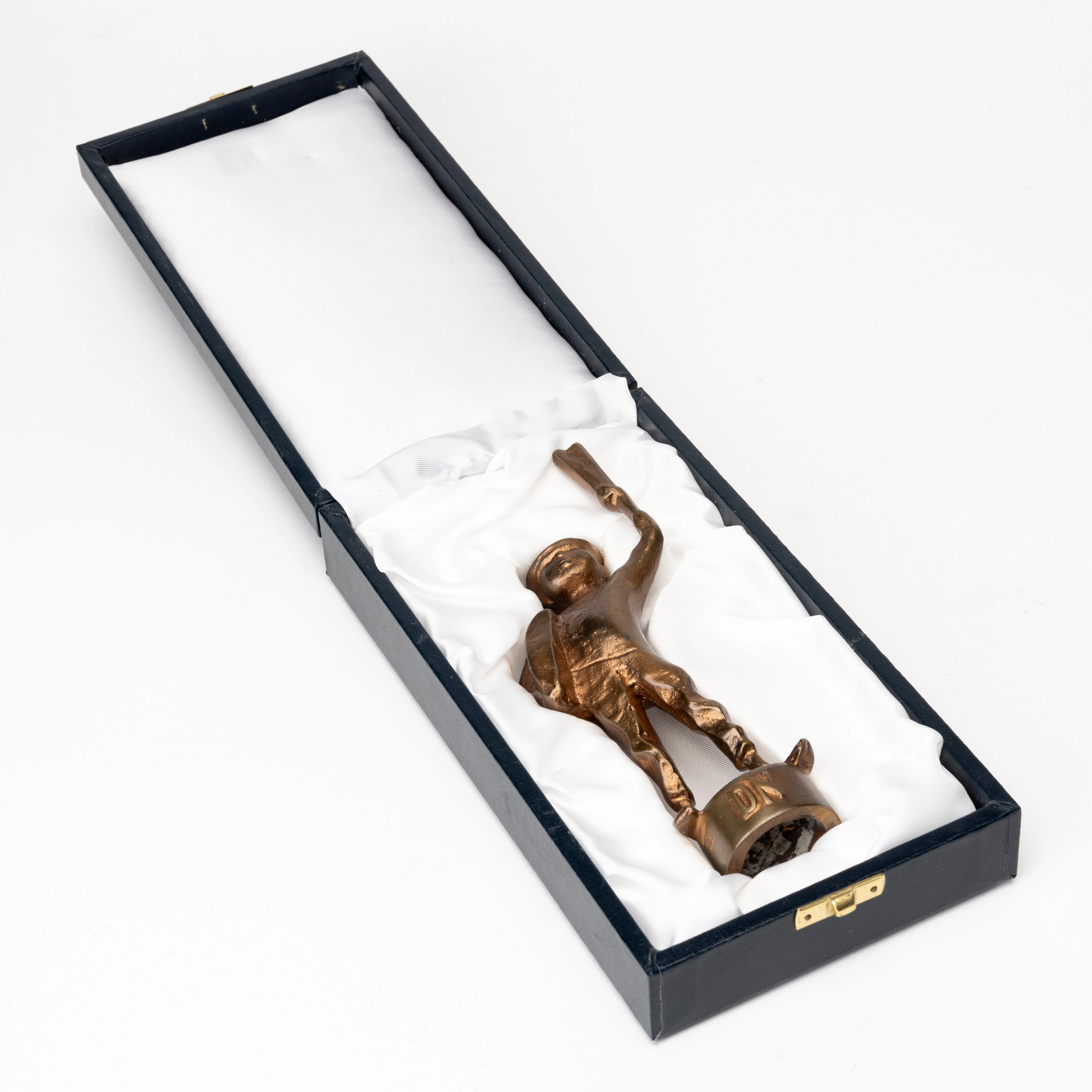STIG BLOMBERG. Skulptur, brons, "Tidningspojken", DN, signerad S.B