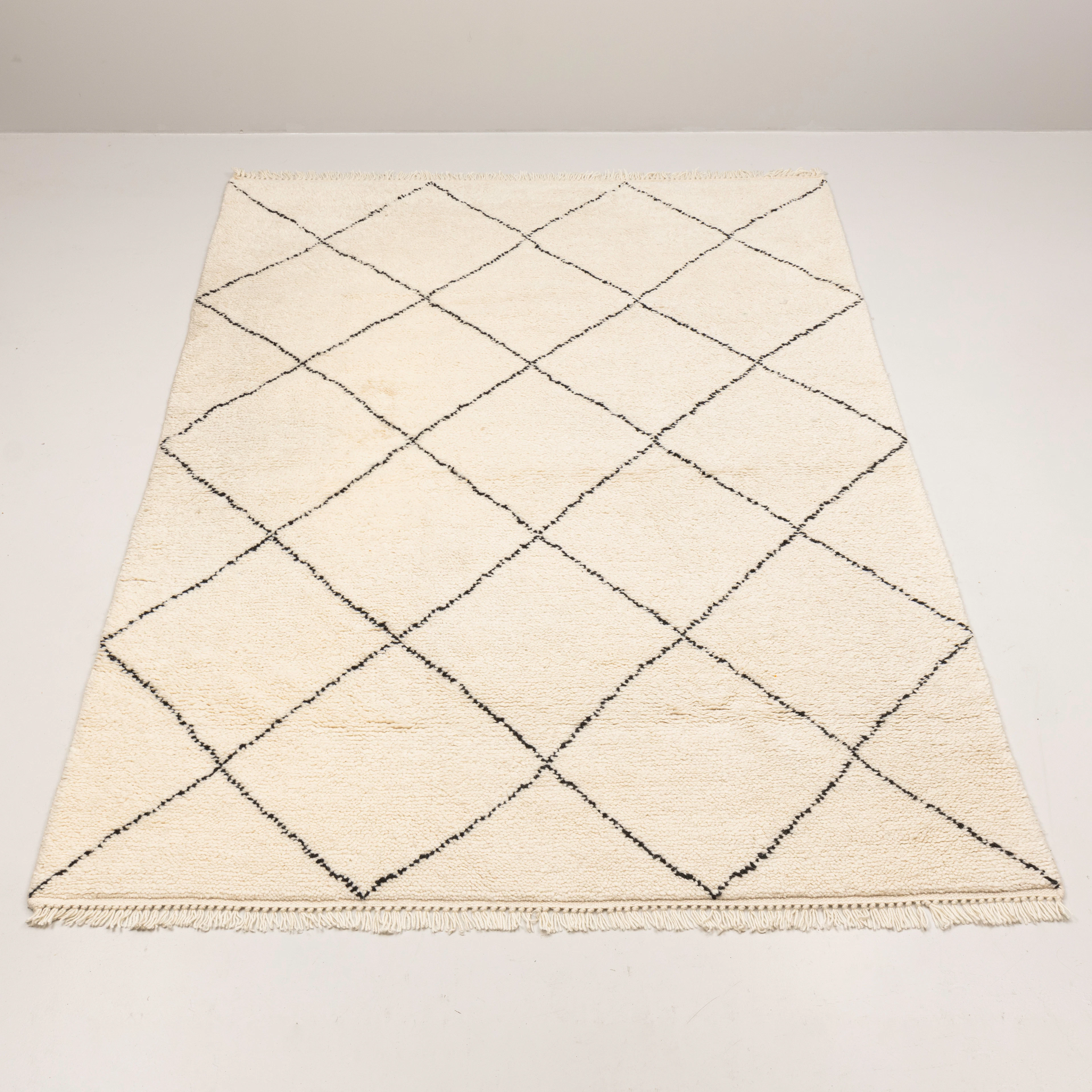 MATTA, Marocco Berber, Ivory, 2000-tal, 305 x 205 cm.