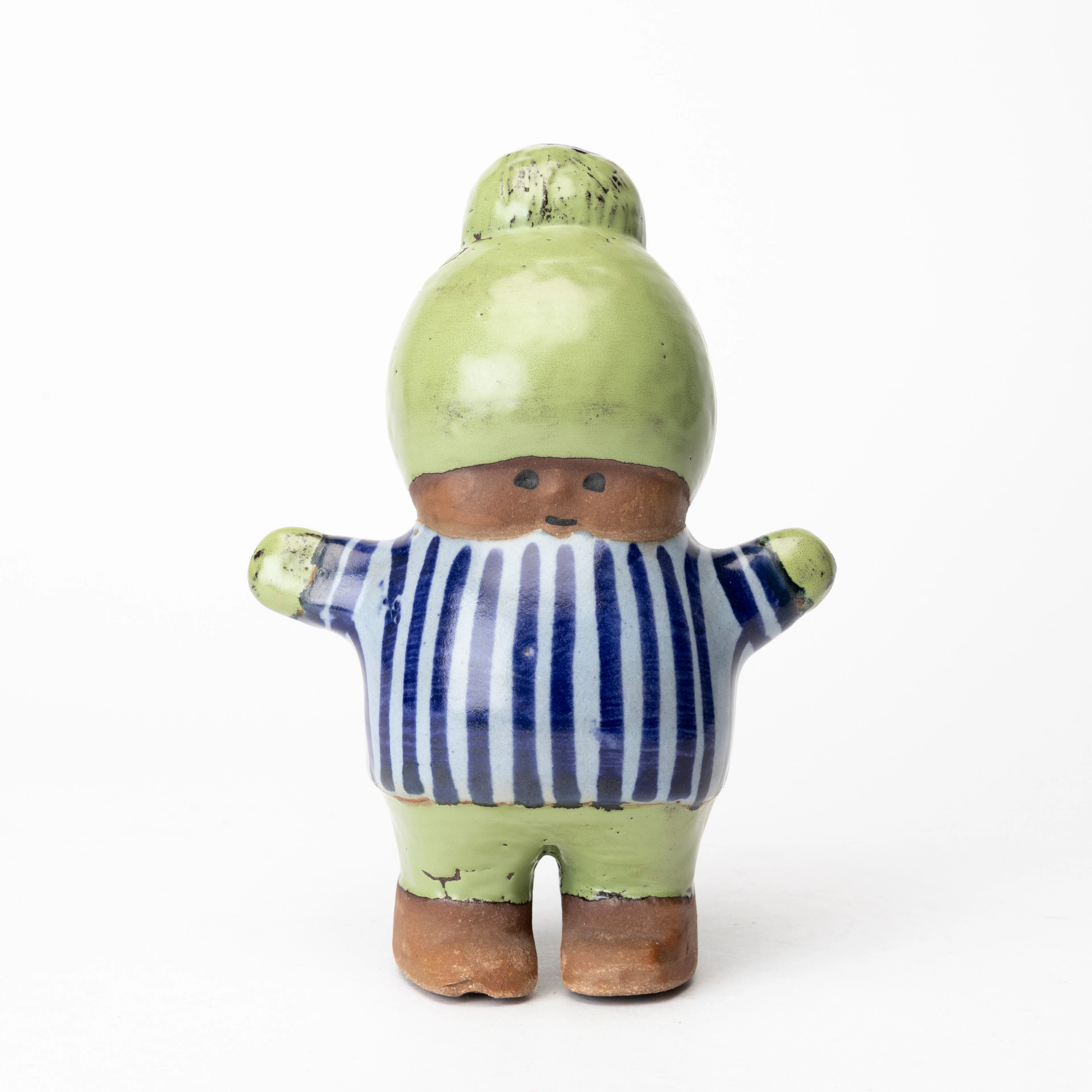 LISA LARSON. Figurin, stengods, "Kalle " ur serien "Larsons ungar"