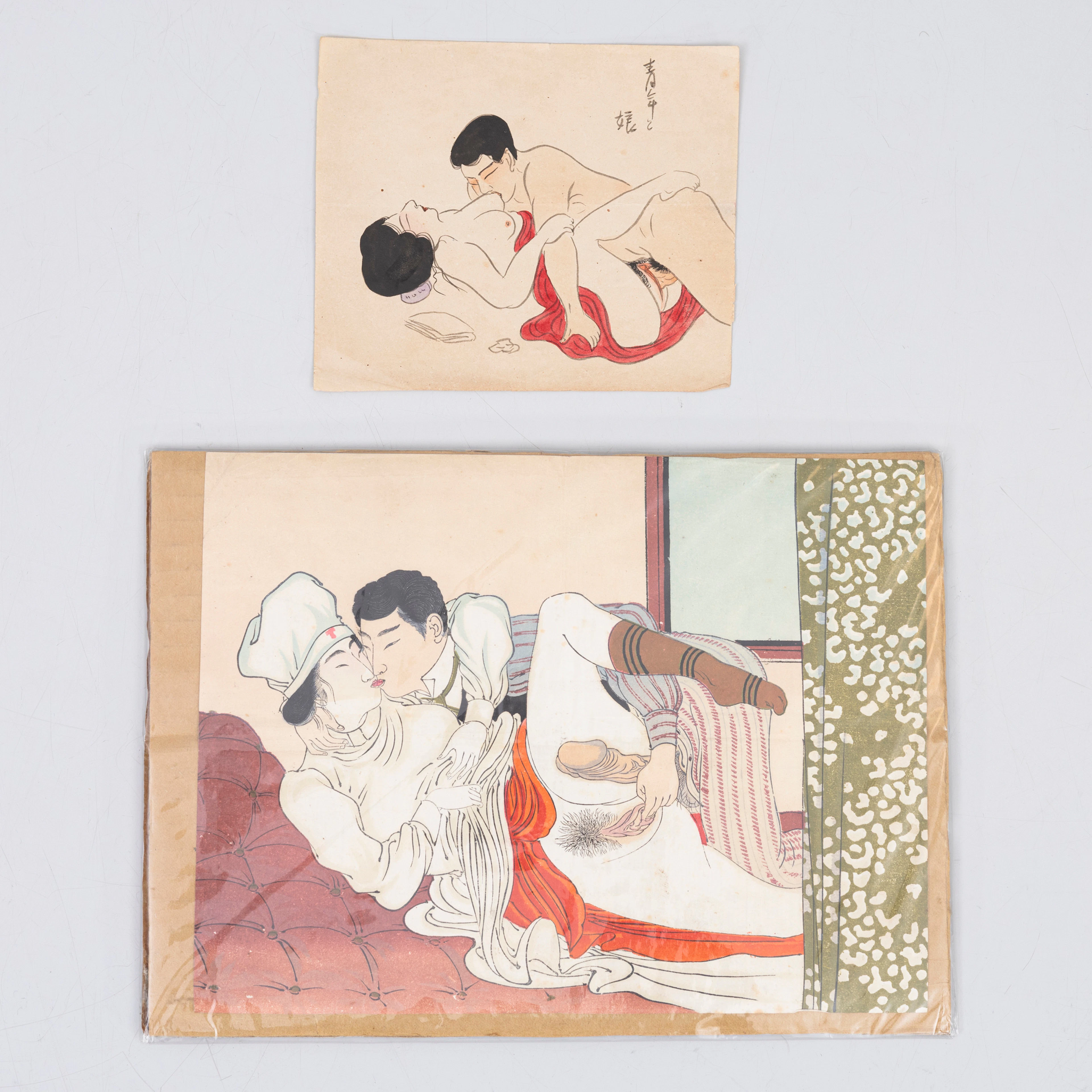 OKÄND KONSTNÄR. 2 st. Shunga, träsnitt samt tuschteckning. Japan, 1900-tal.