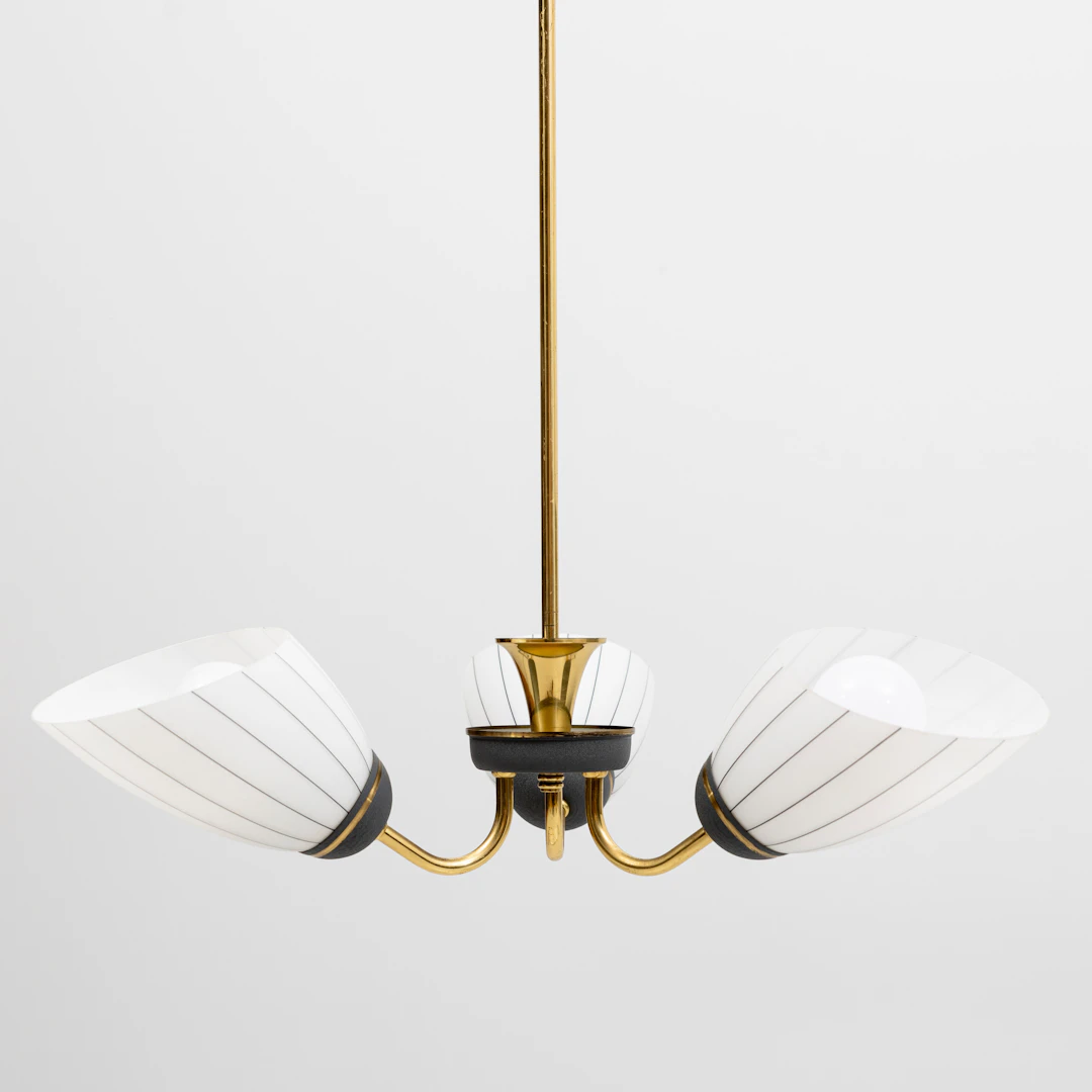 TAKLAMPA, metall och glas, 1900-talets mitt. Höjd ca 55 cm.