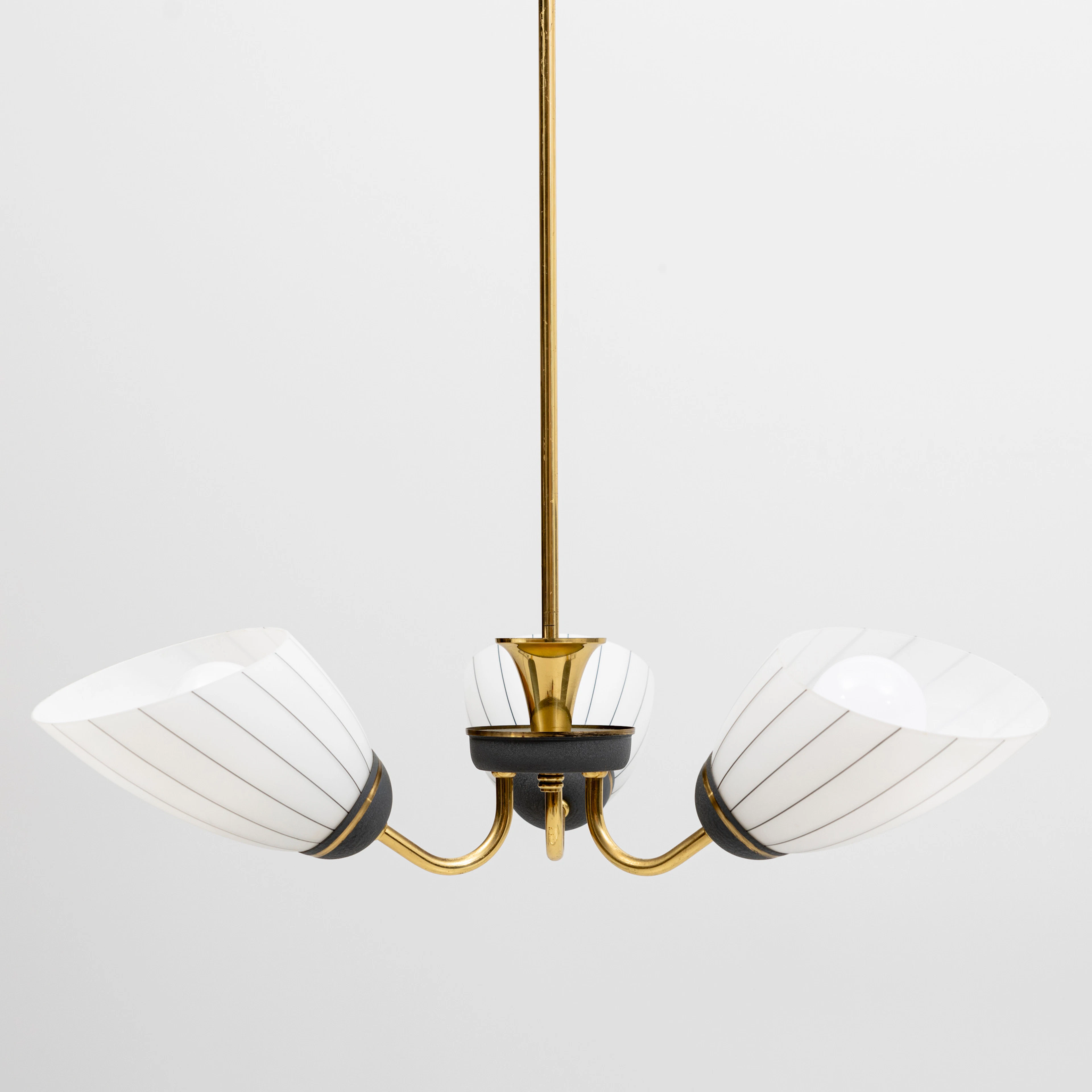 TAKLAMPA, metall och glas, 1900-talets mitt. Höjd ca 55 cm.