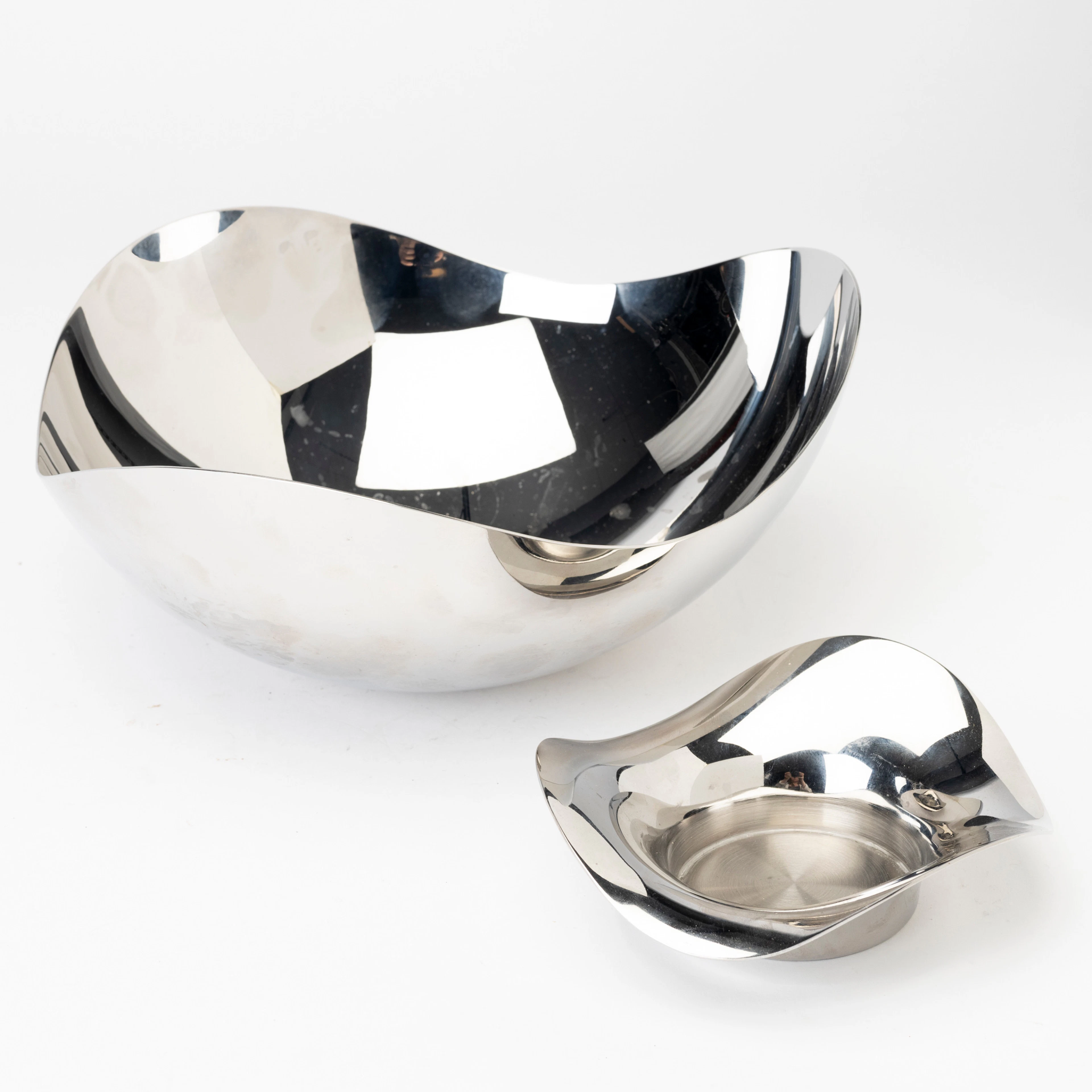 GEORG JENSEN. Skål och ljuslykta, 2 delar, rostfritt stål, Danmark