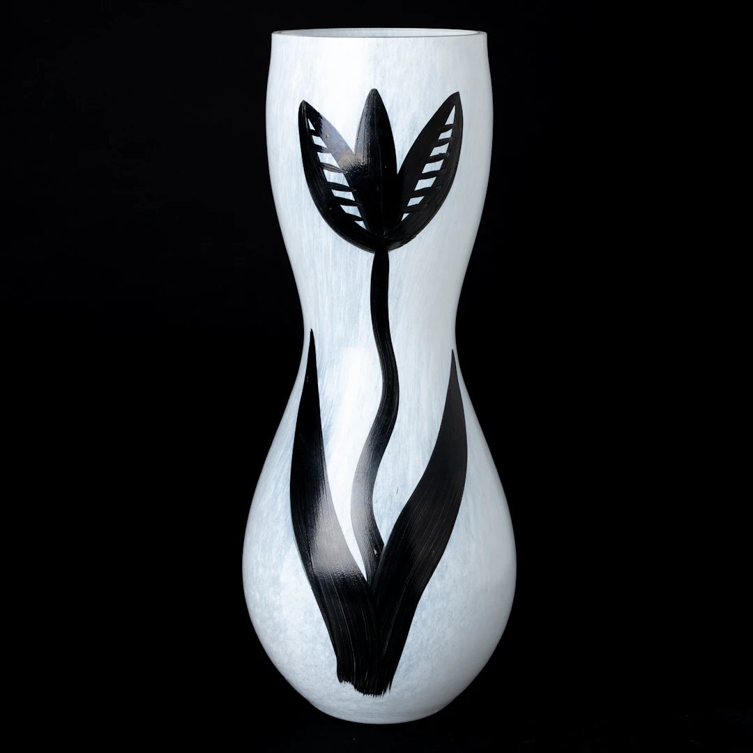 ULRICA HYDMAN-VALLIEN. Vas, glas, "Tulip", Artist collection, signerad