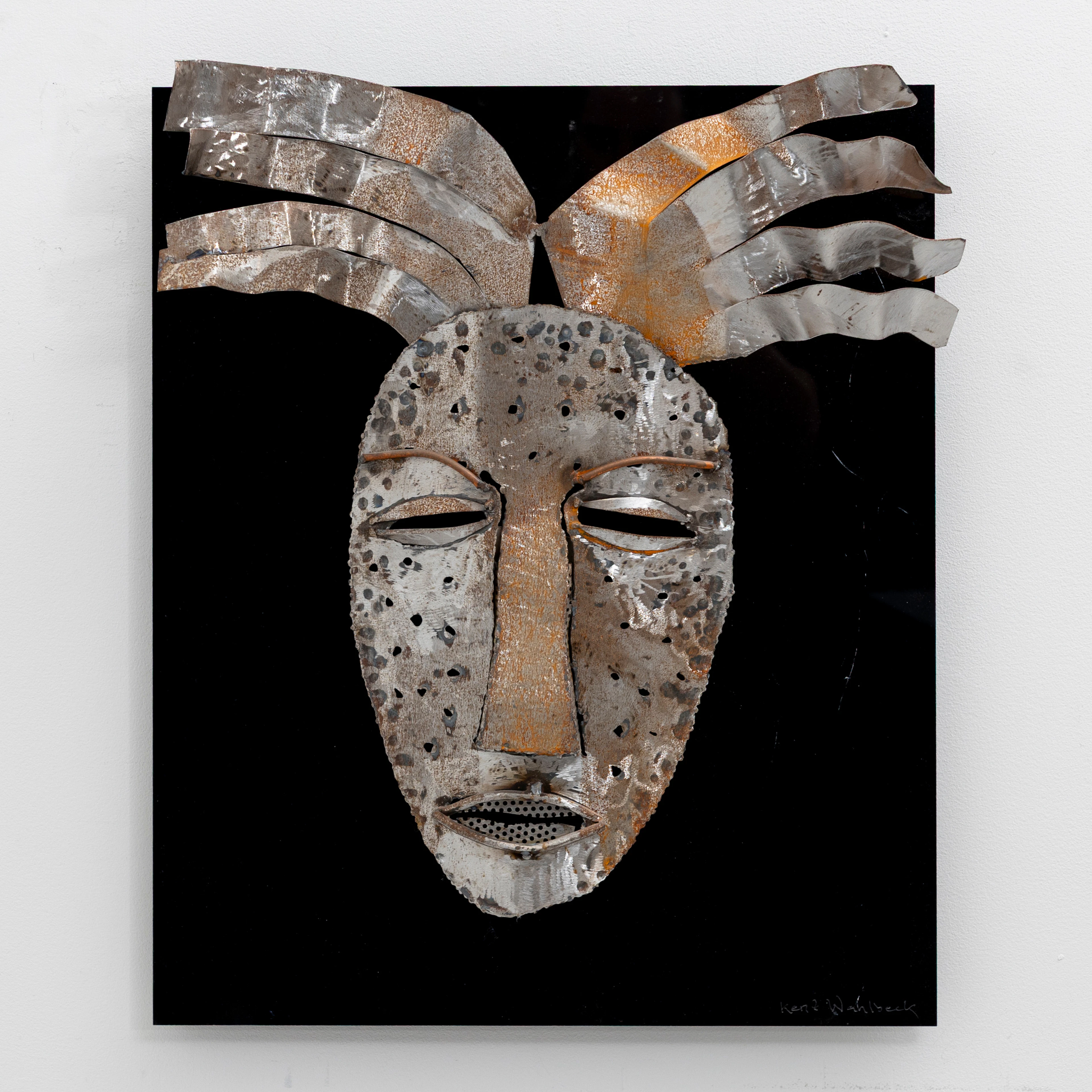 KENT WAHLBECK. "Olka", skulptur, plåt monterad på plexiglasplatta, signerad.