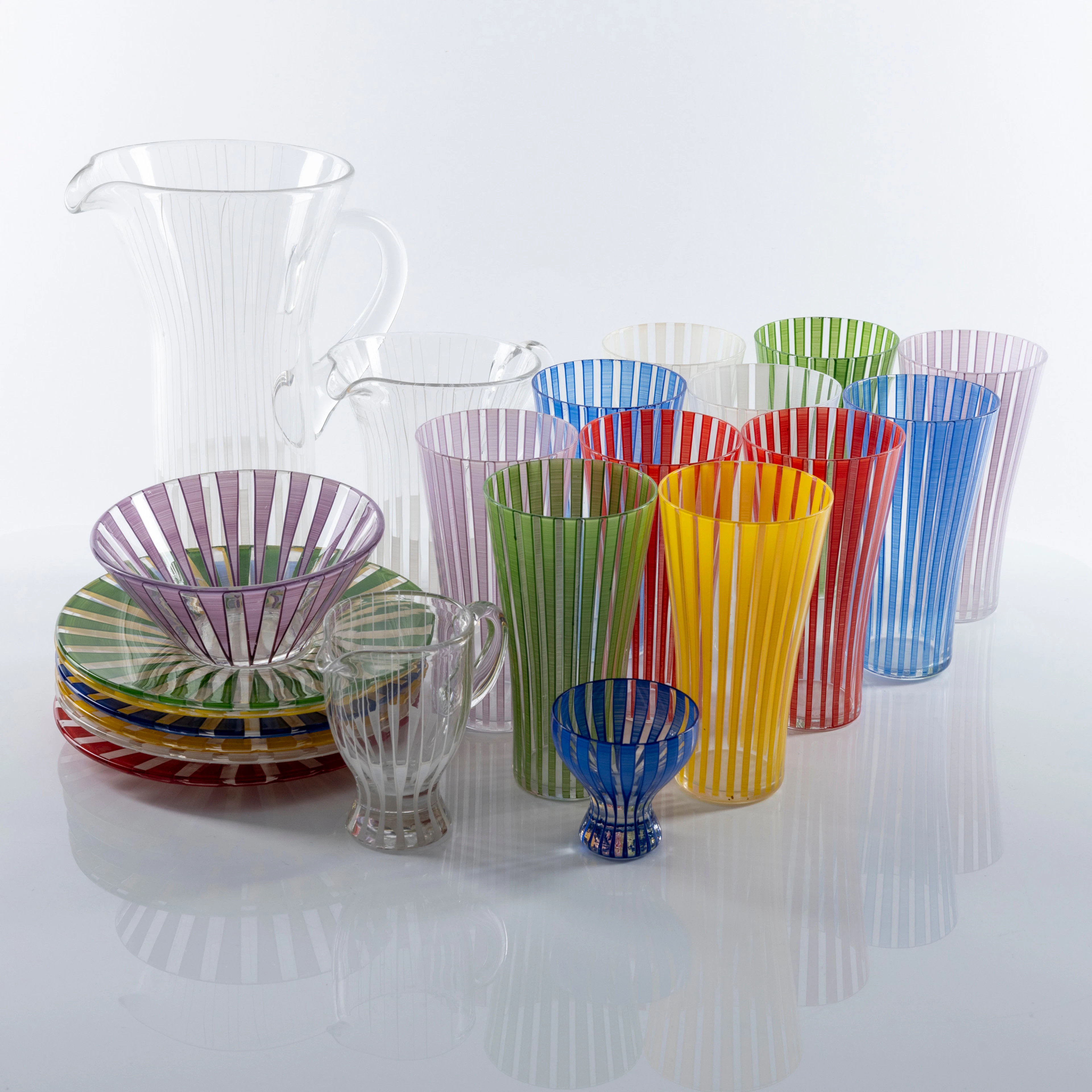 BENGT ORUP. SERVISDELAR, 22 delar, glas "Strikt", för Johansfors glasbruk.