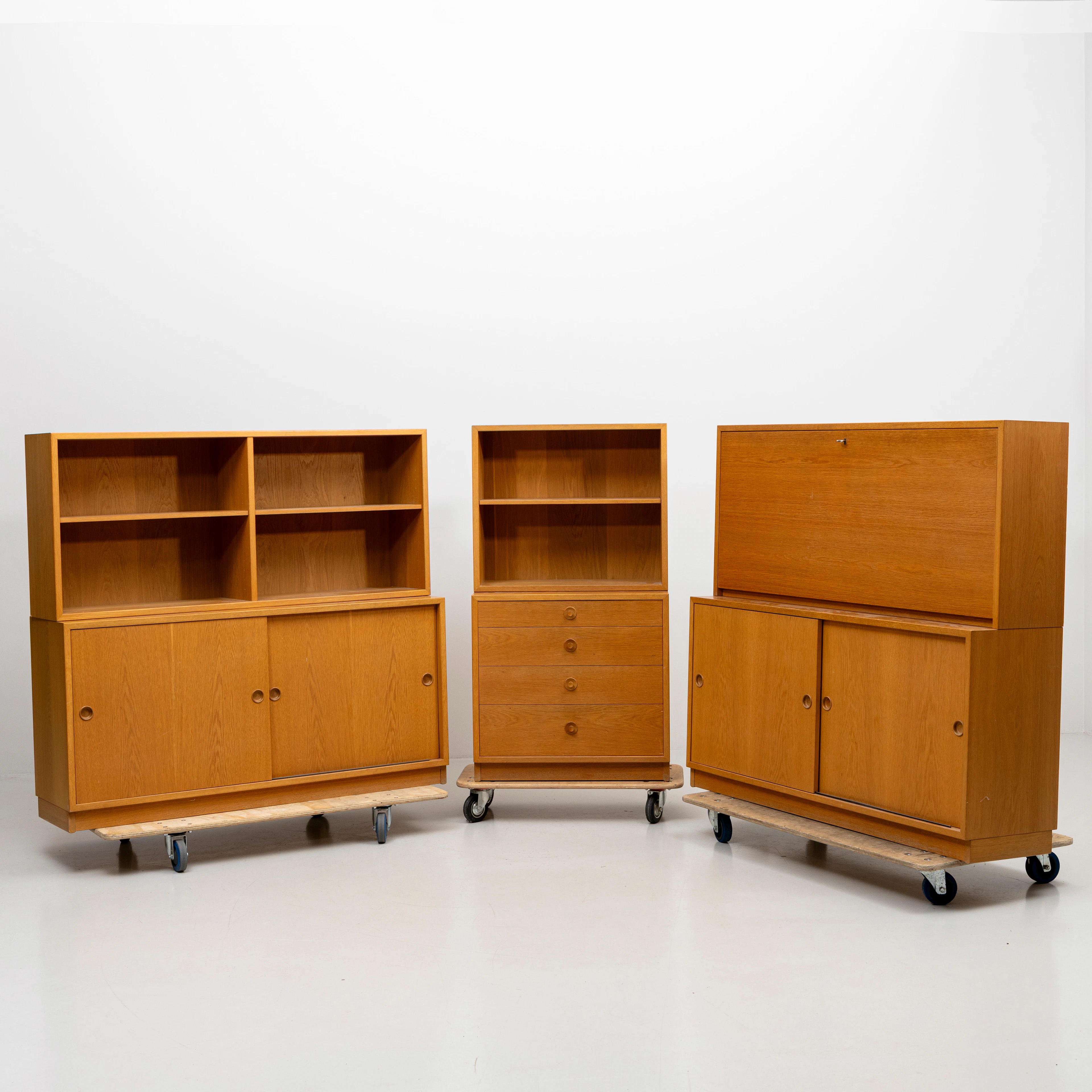 BÖRGE MOGENSEN (1914-72). Hyllsystem, 3 delar, ek, för AB Karl Andersson