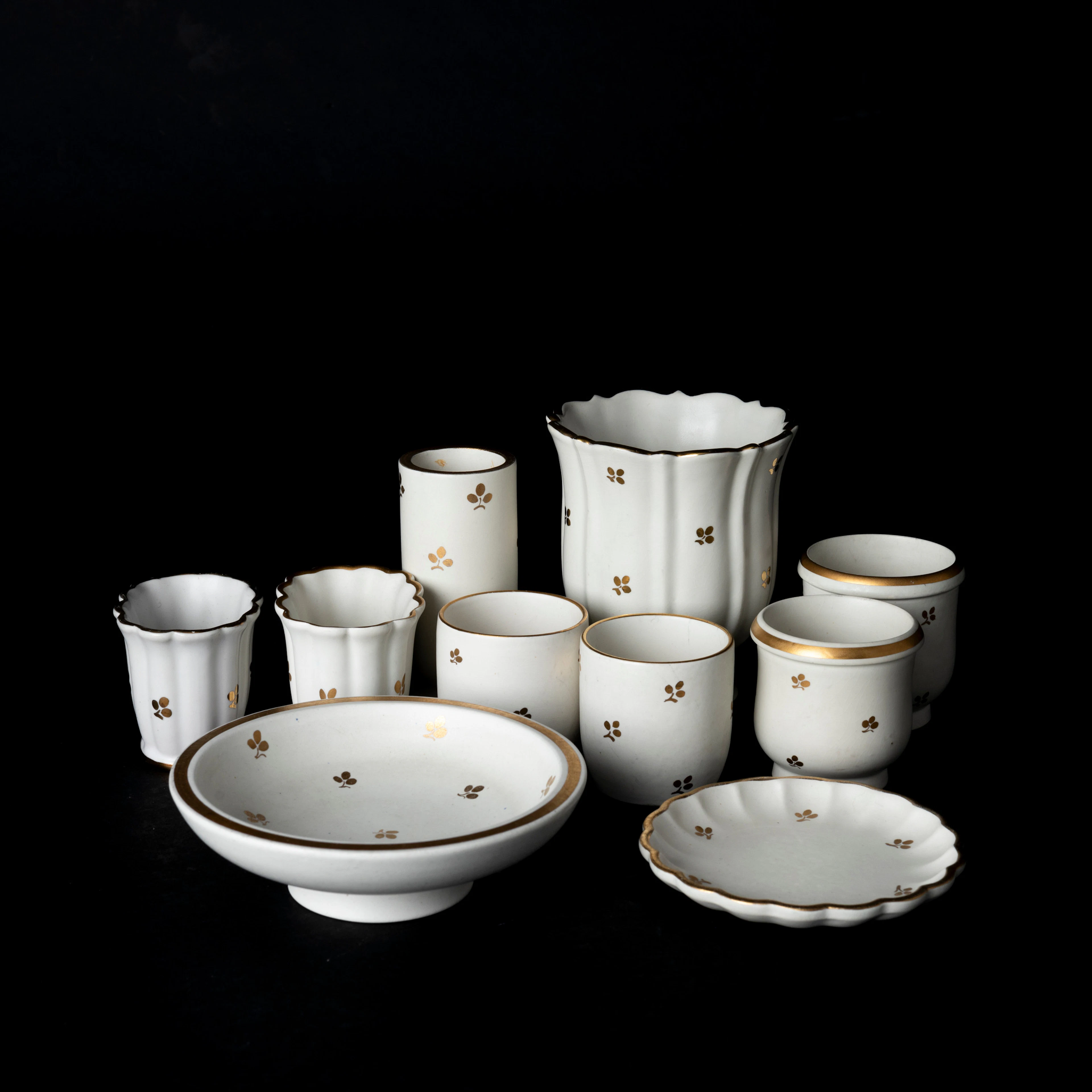 WILHELM KÅGE. Diverse Stengods, 10 delar, "Carrara", Gustavsberg, 1930/40-tal.