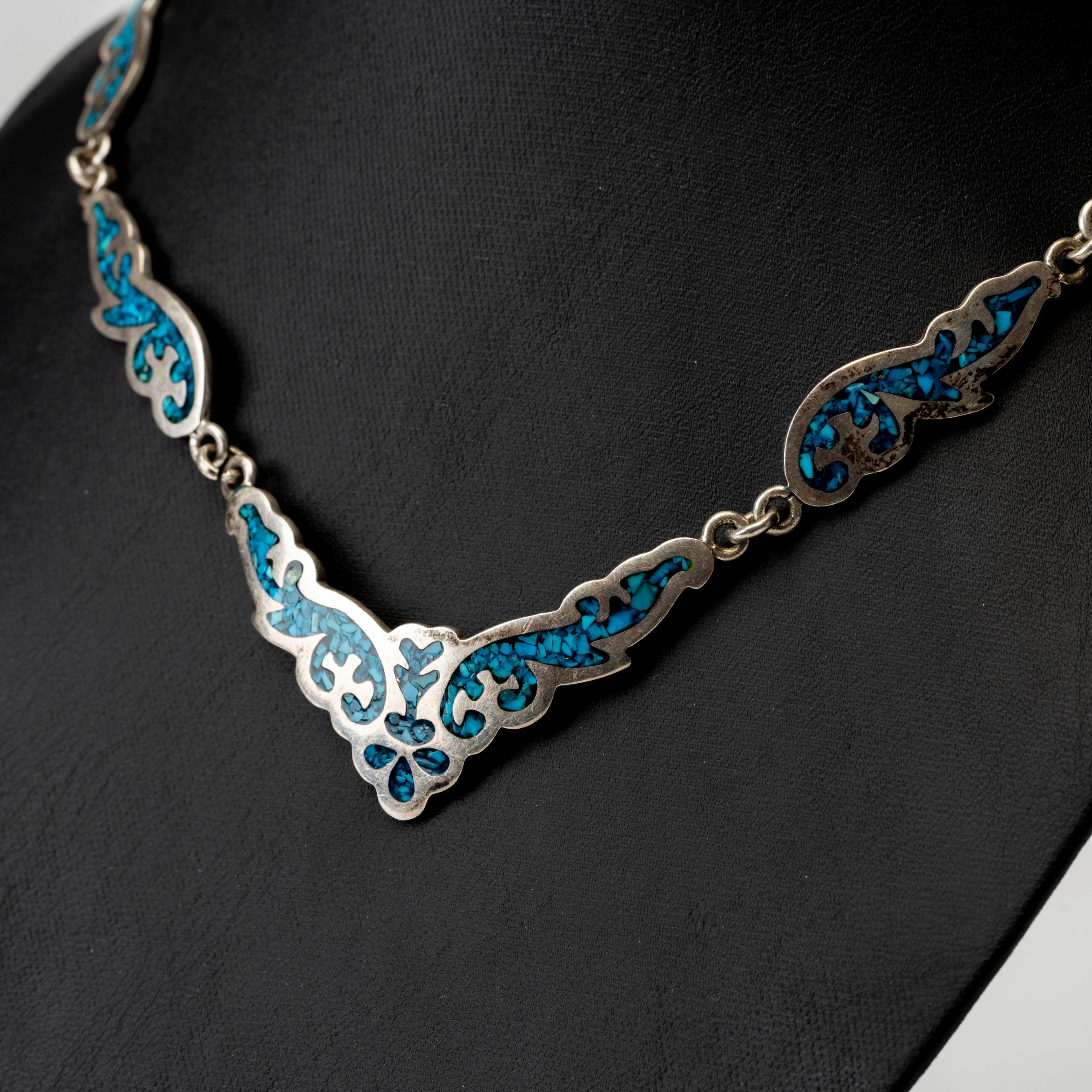 COLLIER, mosaik, silver, troligen turkoser, Mexiko, 1900-talets andra hälft.