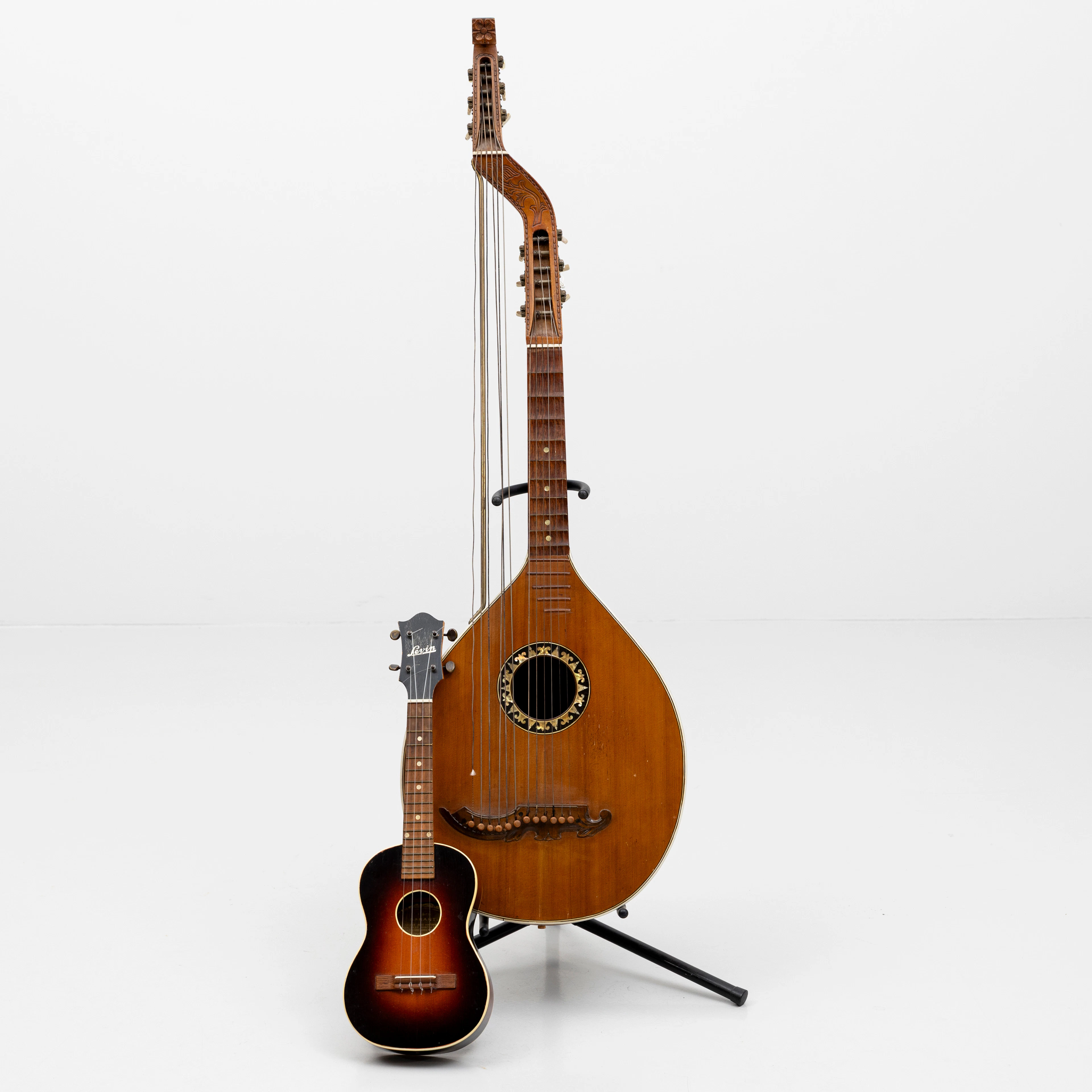 VISLUTA, proveniens Gideon Wahlberg, samt UKULELE, Levin.
