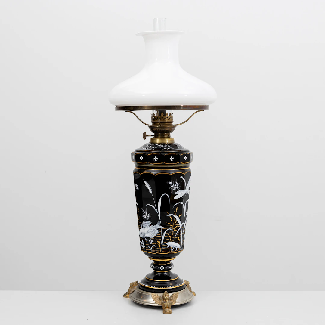 BORDSFOTOGENLAMPA, glas, med Mary Gregory-dekor, 1800/1900-tal.