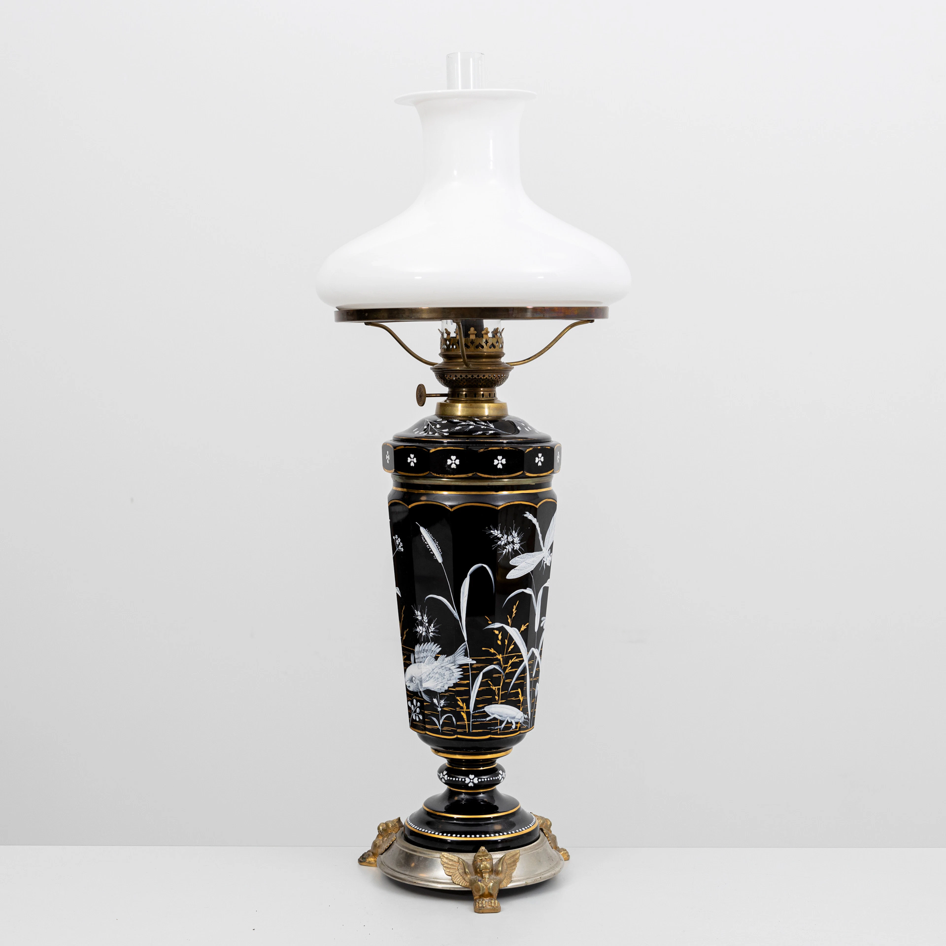 BORDSFOTOGENLAMPA, glas, med Mary Gregory-dekor, 1800/1900-tal.