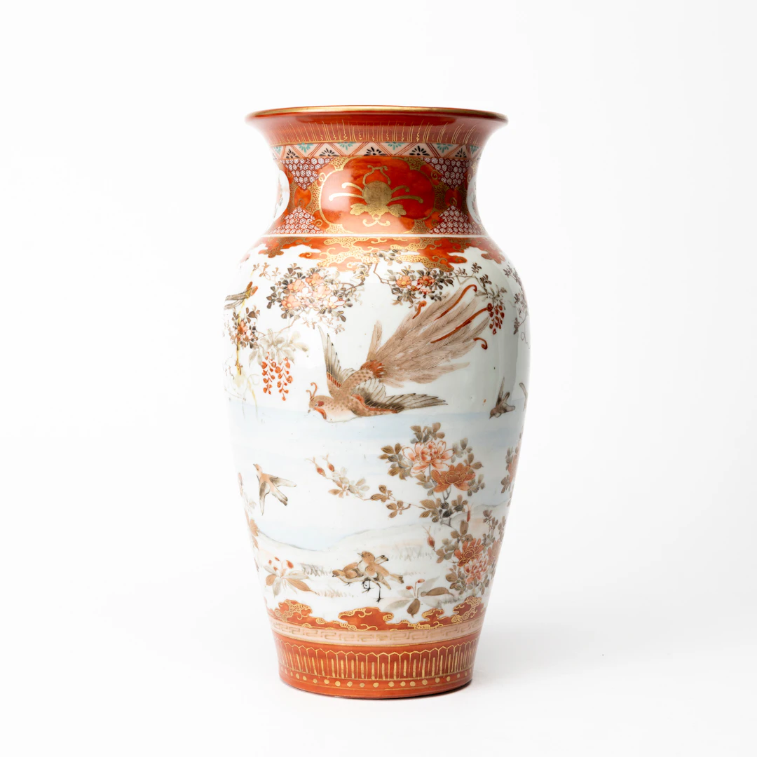 VAS, porslin, Kutani, Japan, bär fabriksmärkning, Meijiperiod (1868-1912).