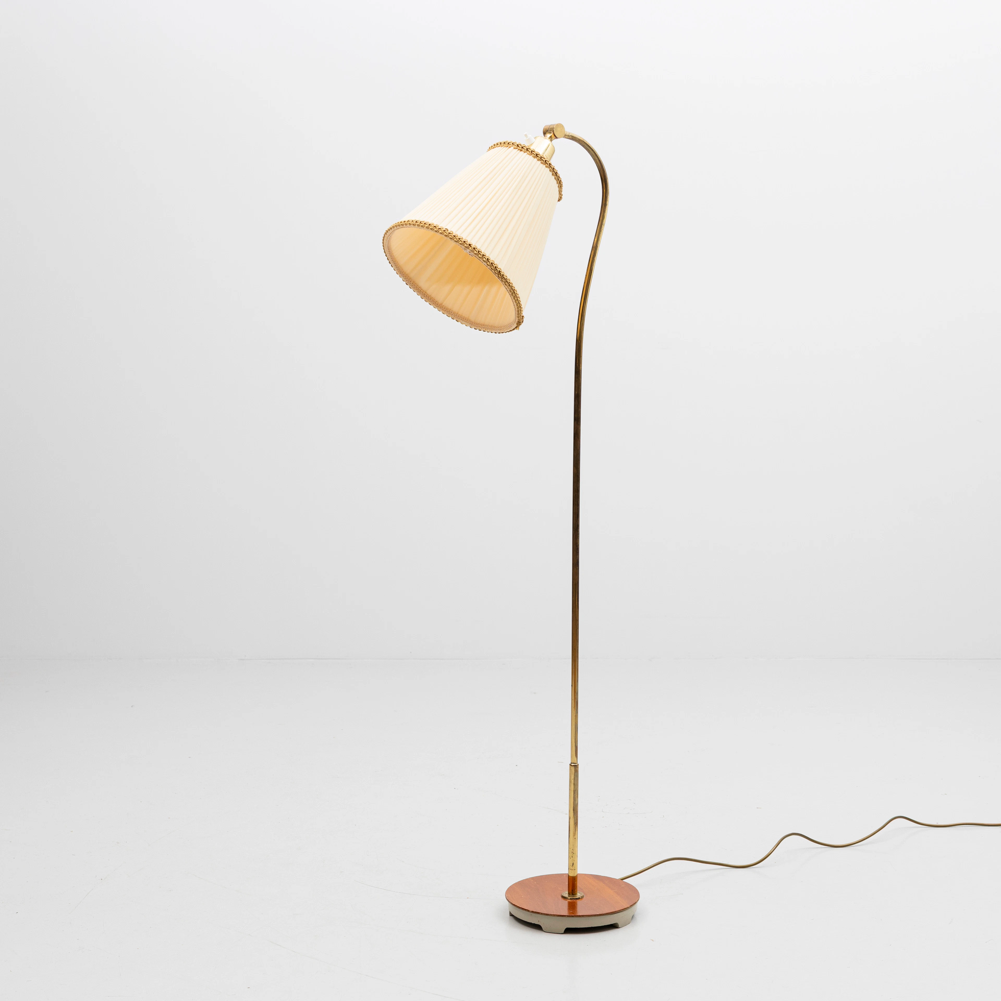 BERTIL BRISBORG. Golvlampa, modell Triva nr 531011, Nordiska Kompaniet