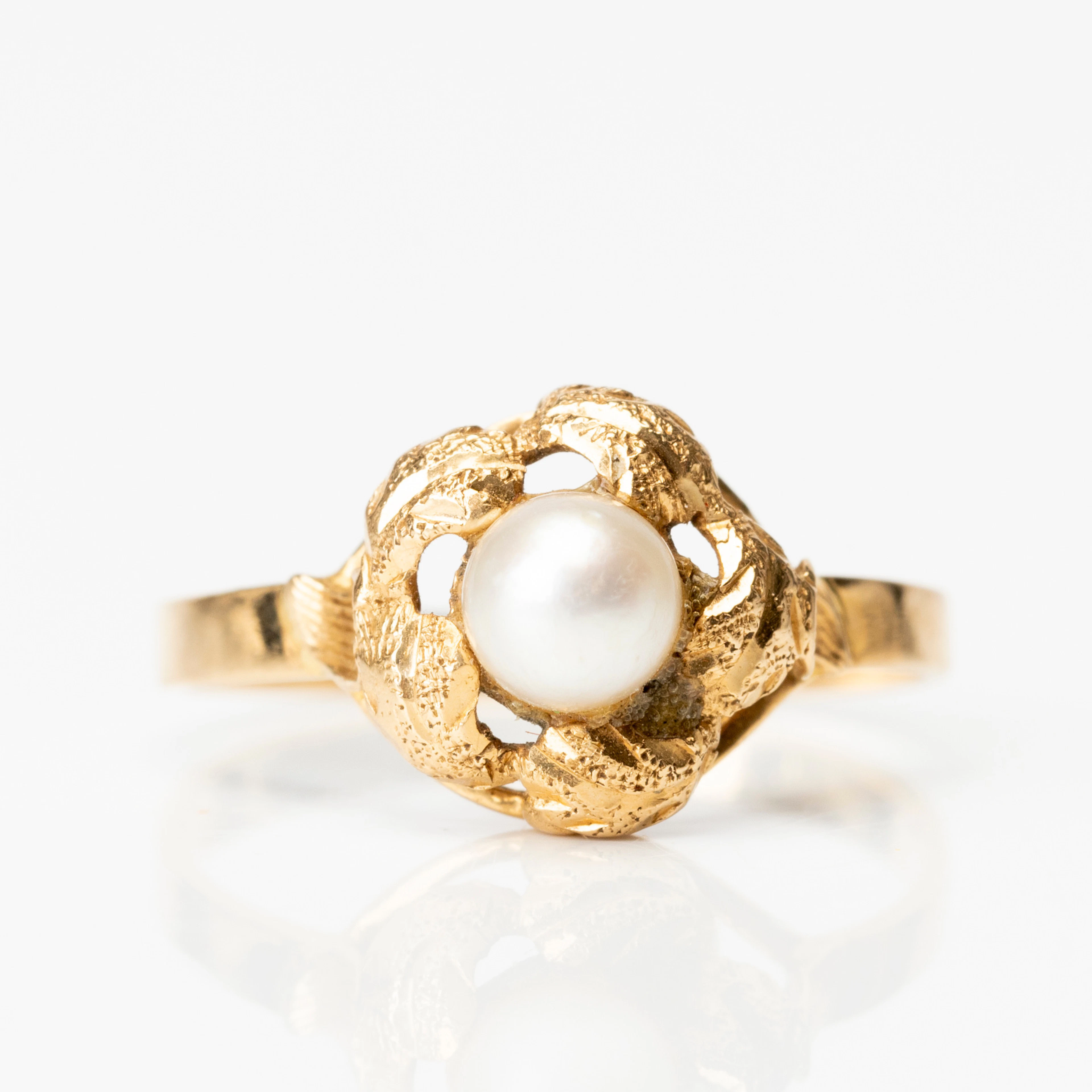 RING, guld, 18K med pärla, svensk importstämpel.
