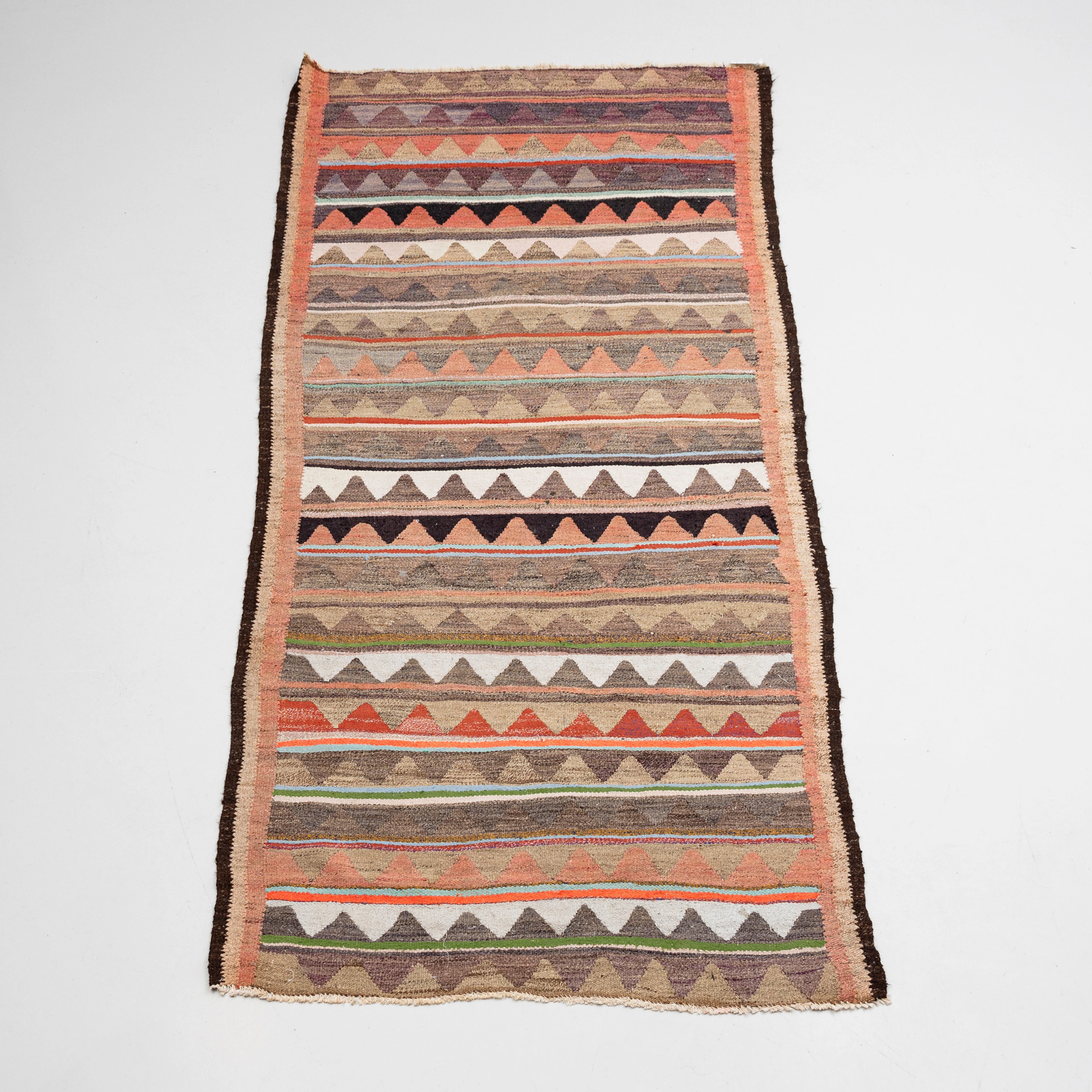 MATTA, kelim, samtida, ca 290 x 130 cm.