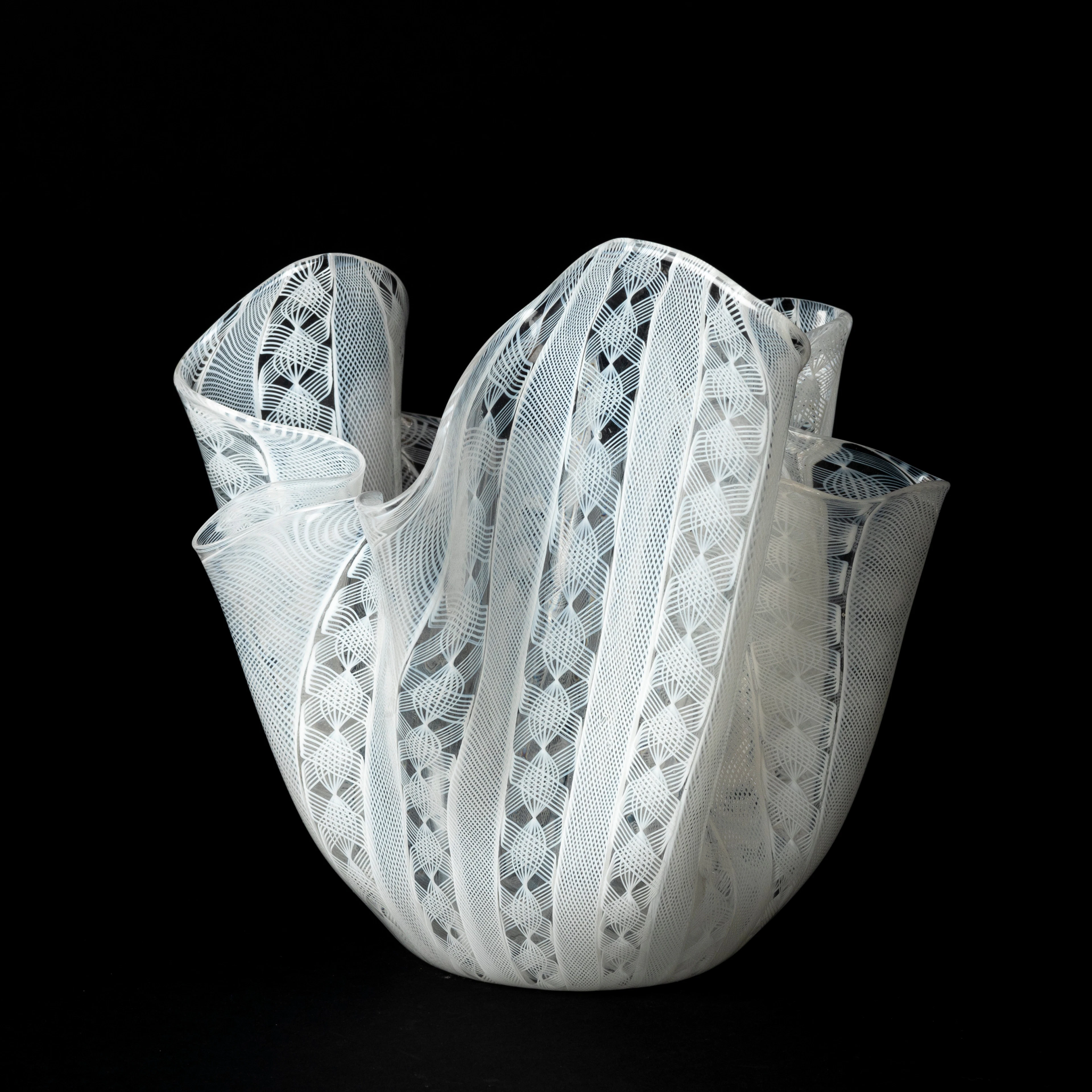 ÄSDUKSSKÅL, glas, "Fazzoletto", latticino-teknik Italien, 1900-talets