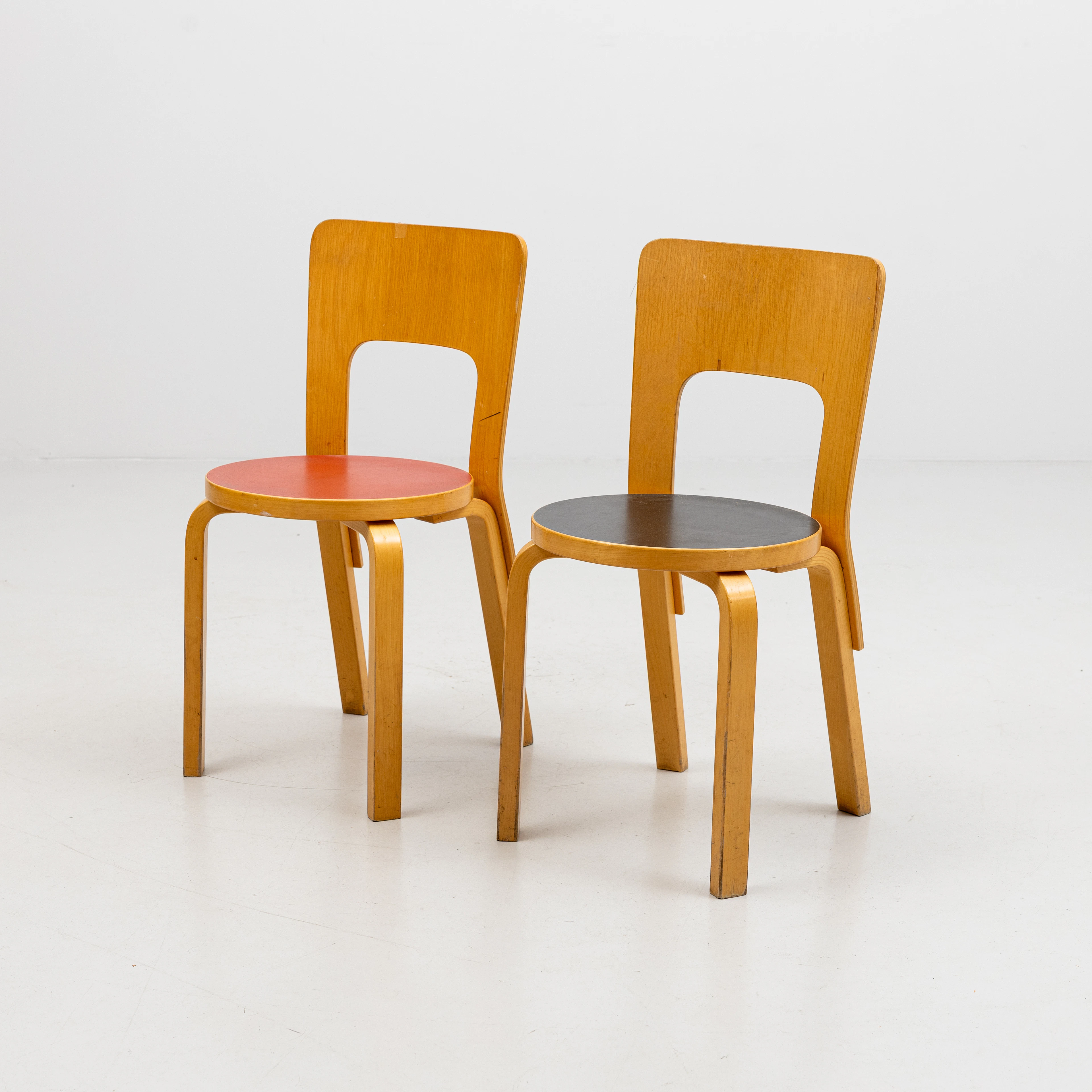 ALVAR AALTO. Stolar, ett par, modell 66, Artek, omärkta, 1900-talets