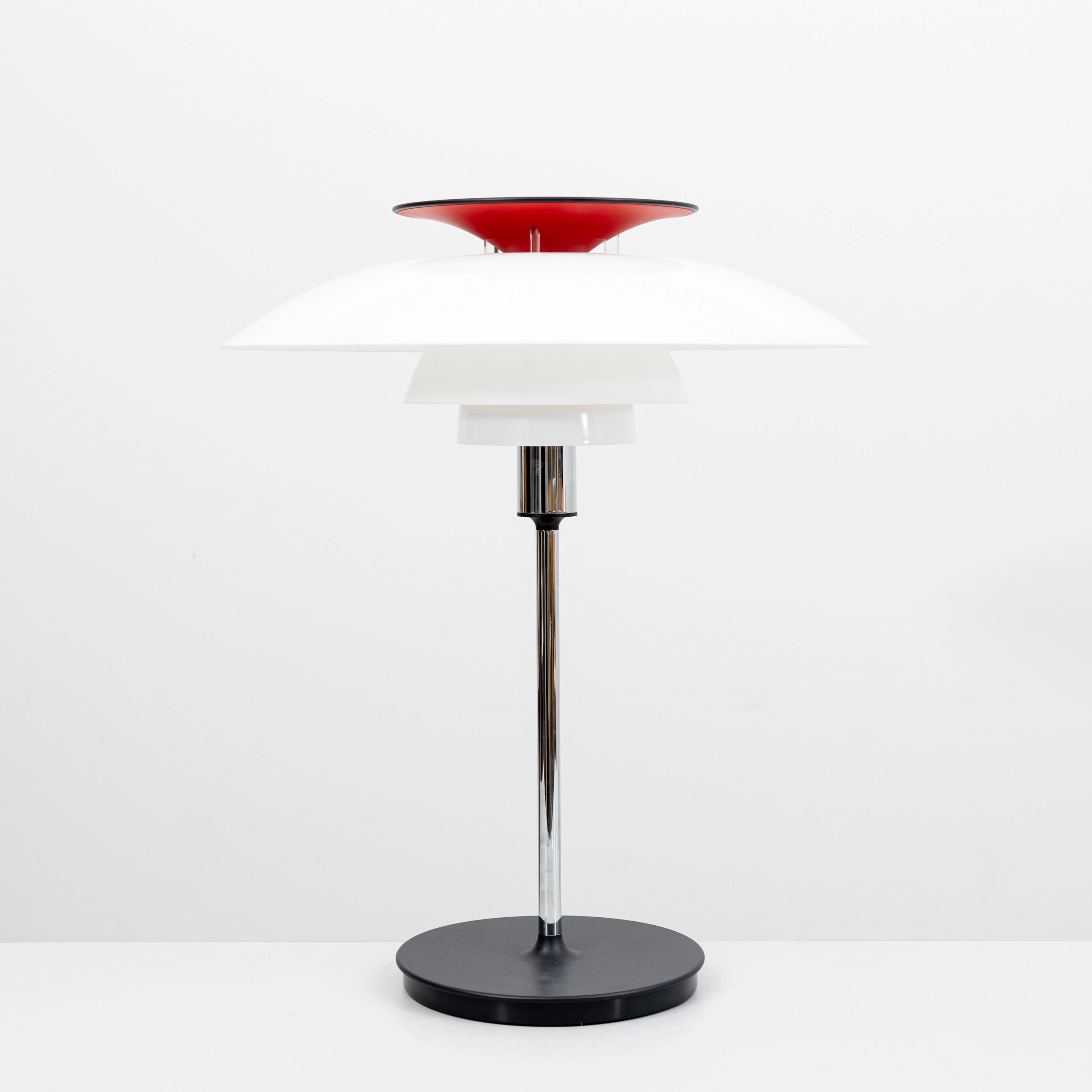 POUL HENNINGSEN. Bordslampa, aluminium och plast, PH-80, för Louis