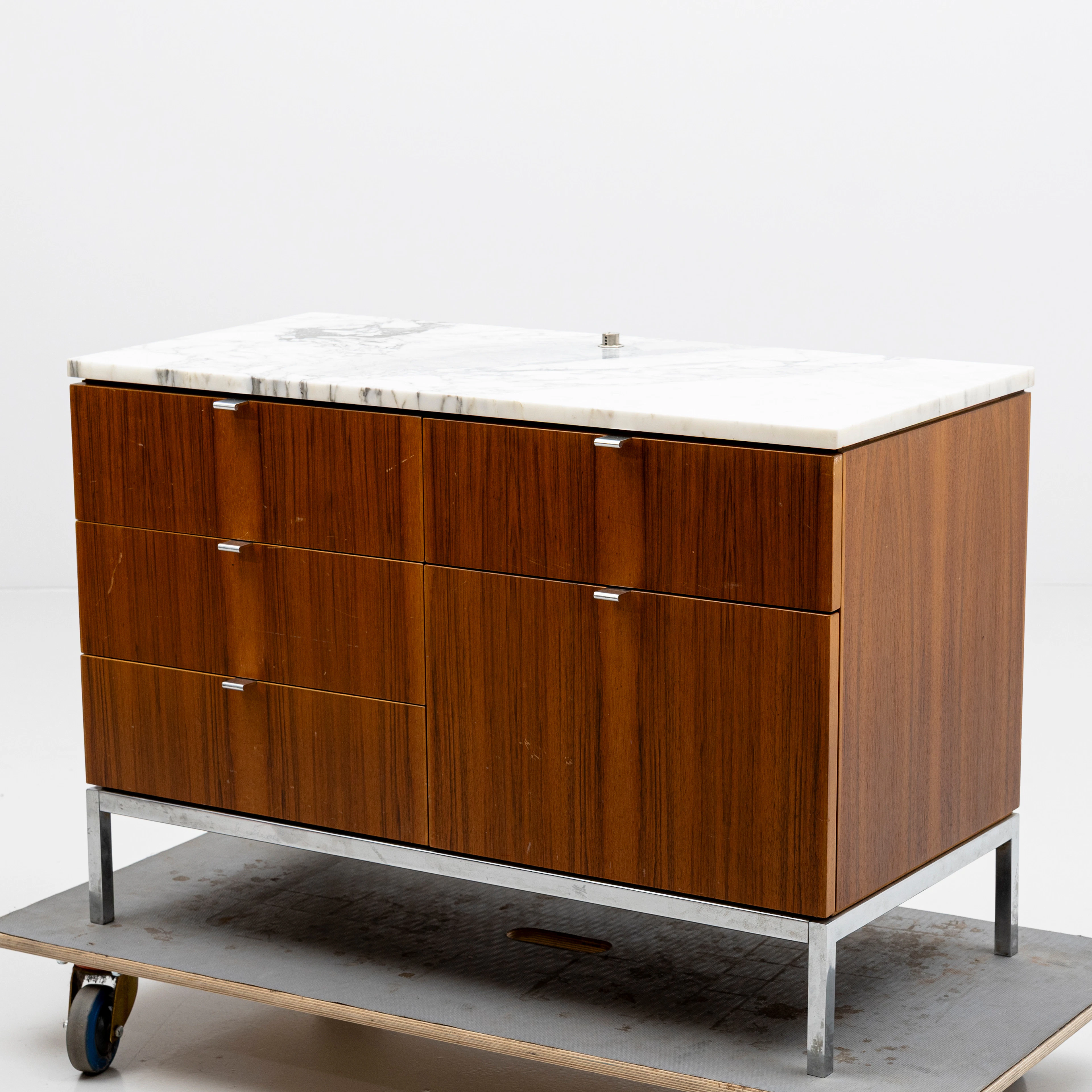 FLORENCE KNOLL. Sideboard, Knoll International, fanérad i valnöt