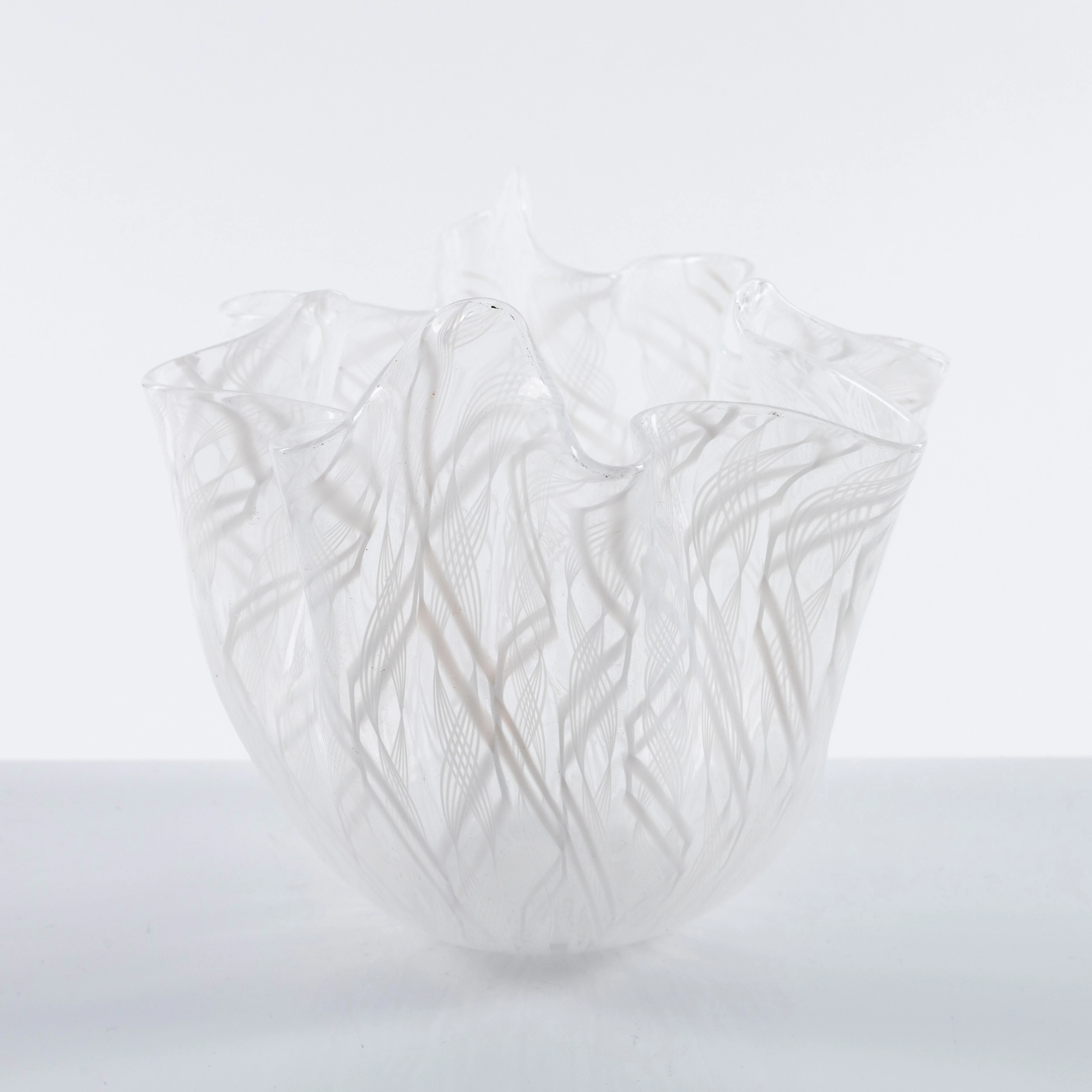 SKÅL, glas, "Fazzoletto, filigranarbete i vitt, Venini, Murano, Italien