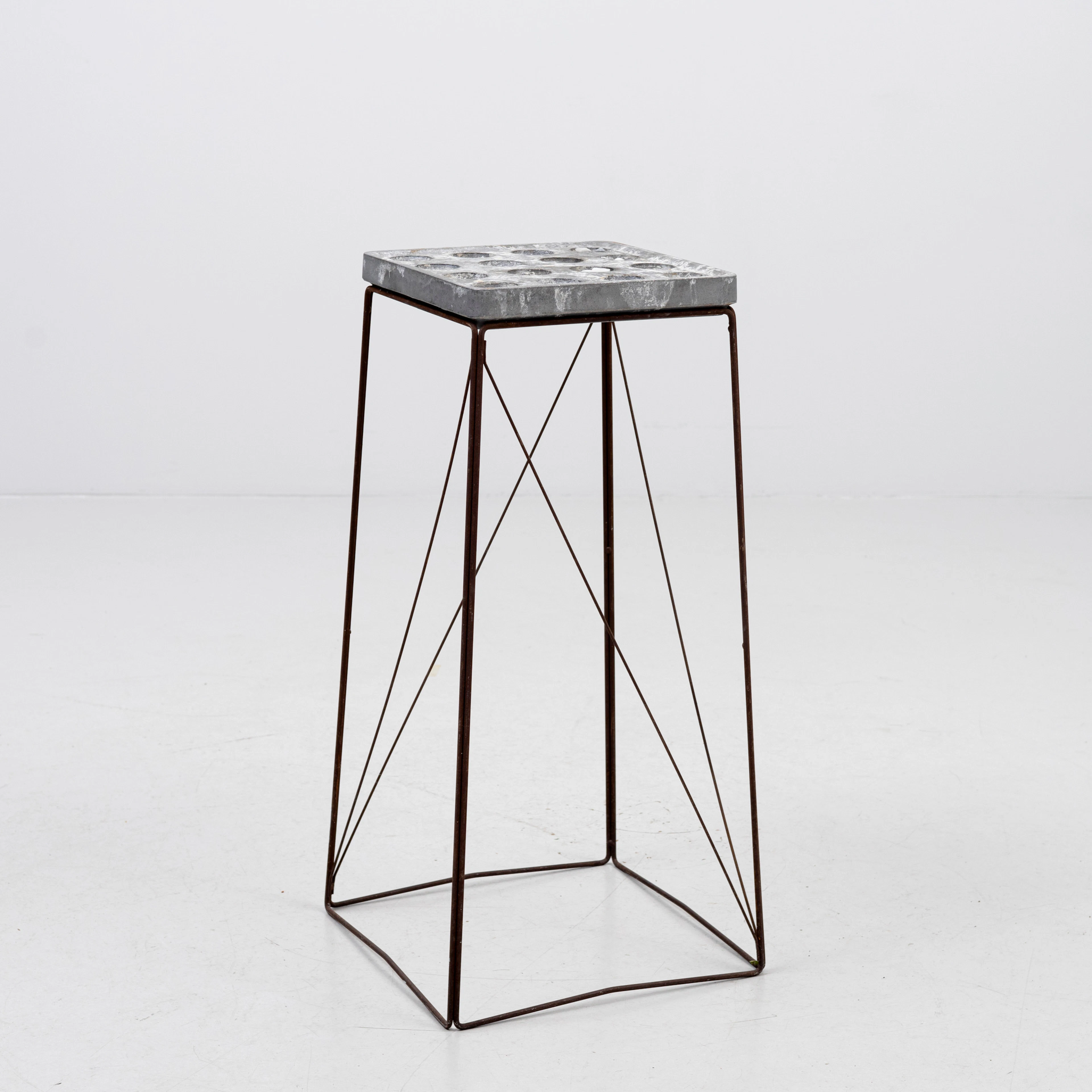 JONAS TORSTENSSON. "Stumpastaken", aluminium, benställning.
