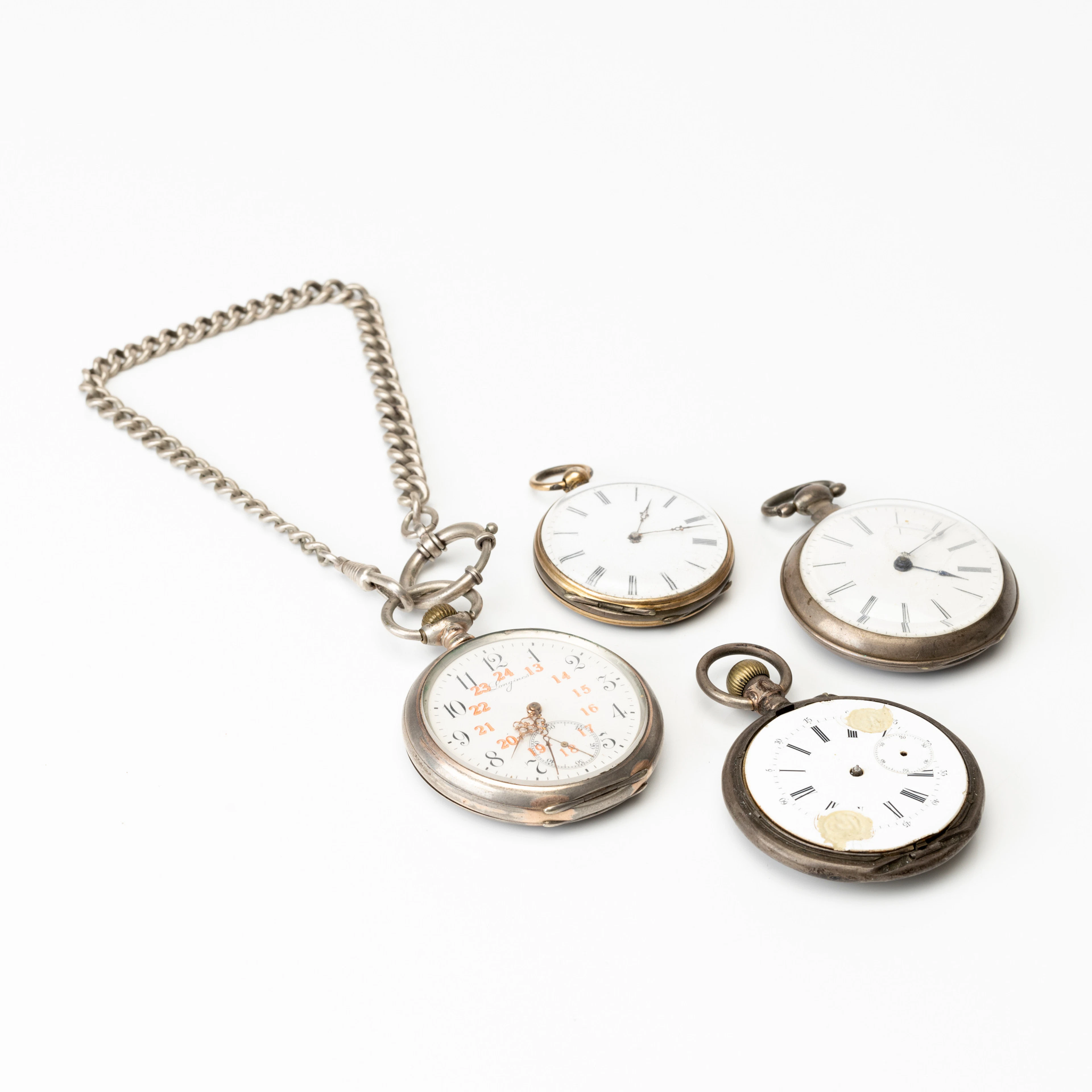 FICKUR, 4 st, bl.a Longines, manuella, boetter delvis av silver