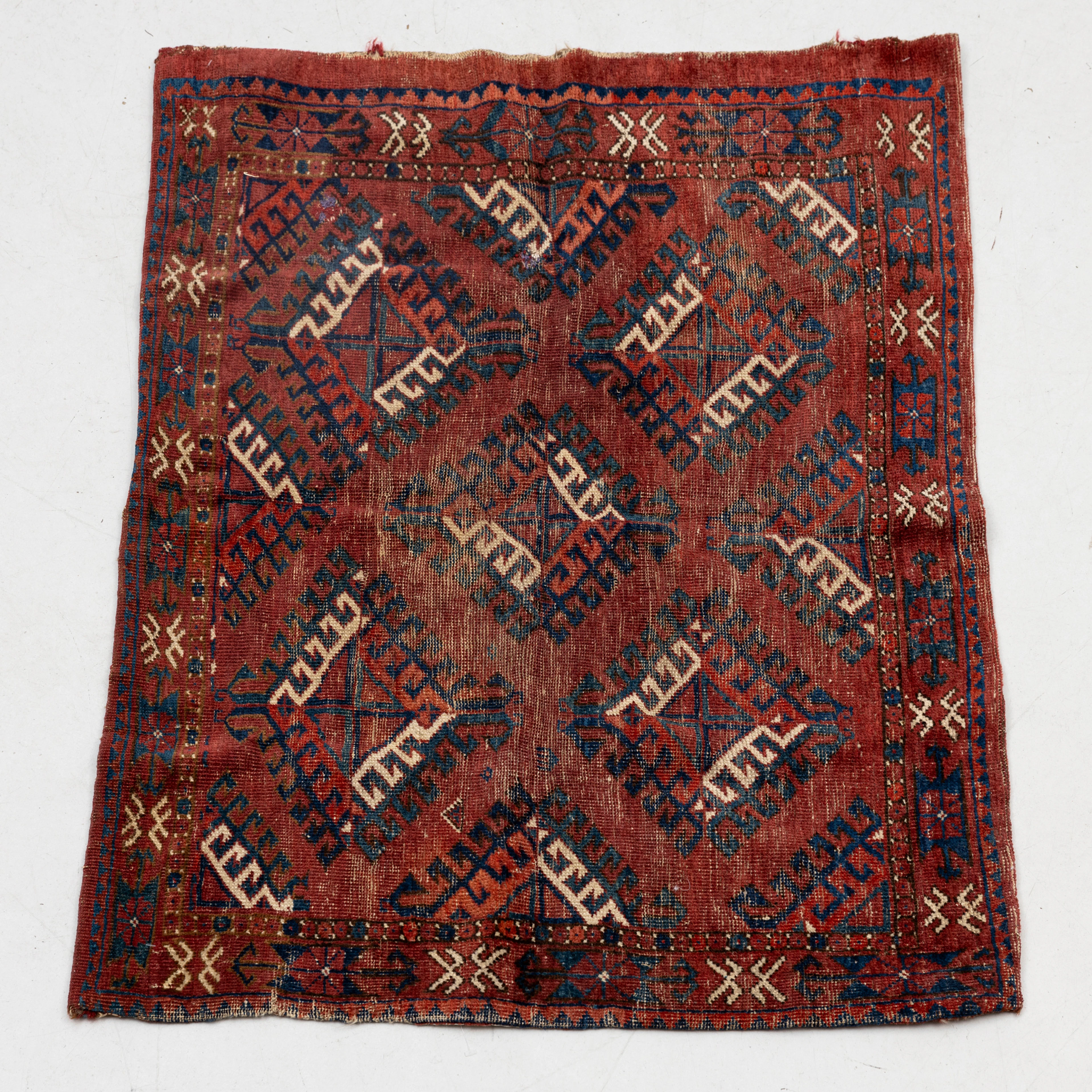 MATTA/FRAGMENT. Yomoud, antik, ca 84x111 cm.
