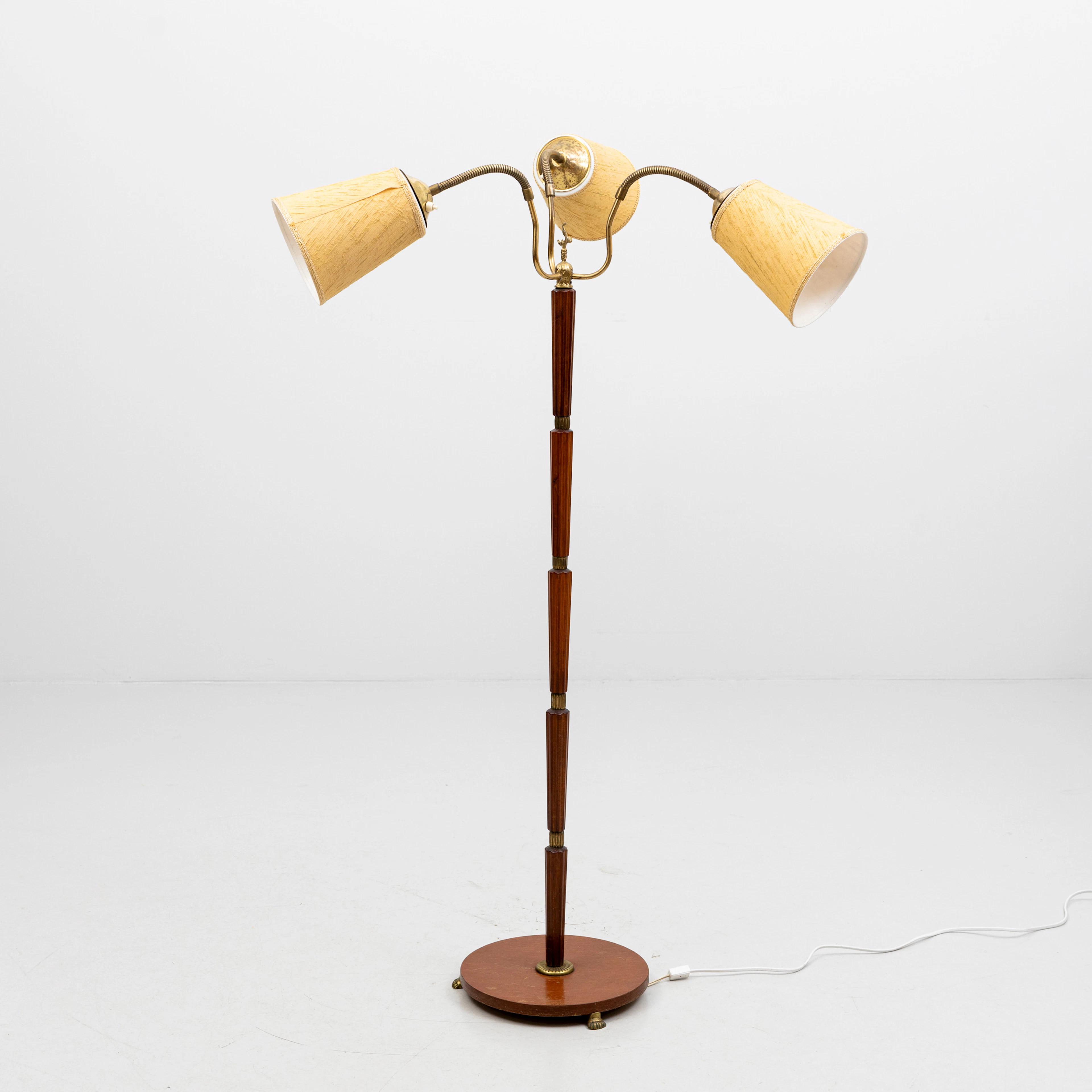 GOLVLAMPA, 3-armad, 1900-talets andra hälft.