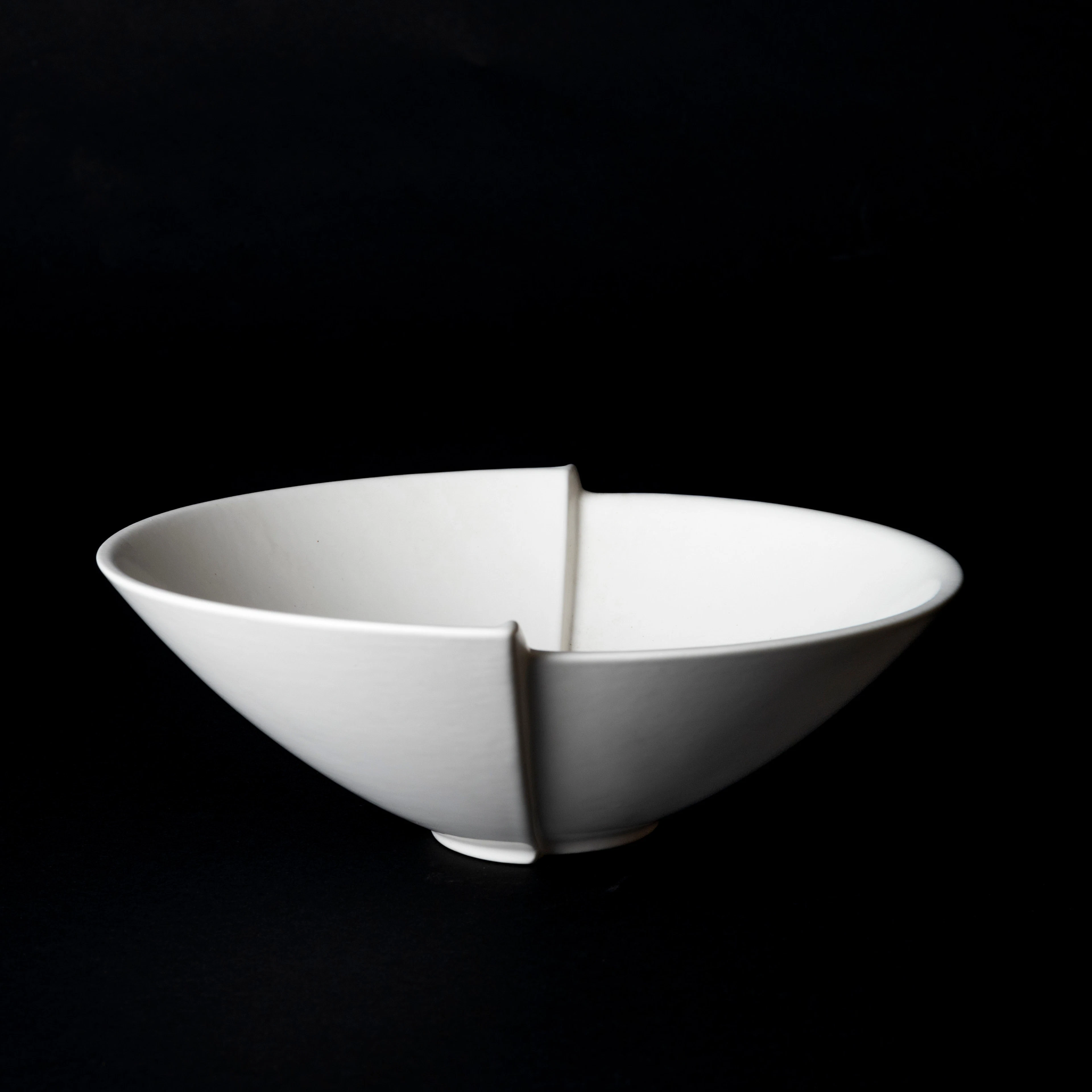 WILHELM KÅGE. SKÅL, flintgods, "Surrea", Studiohanden, Gustavsberg.